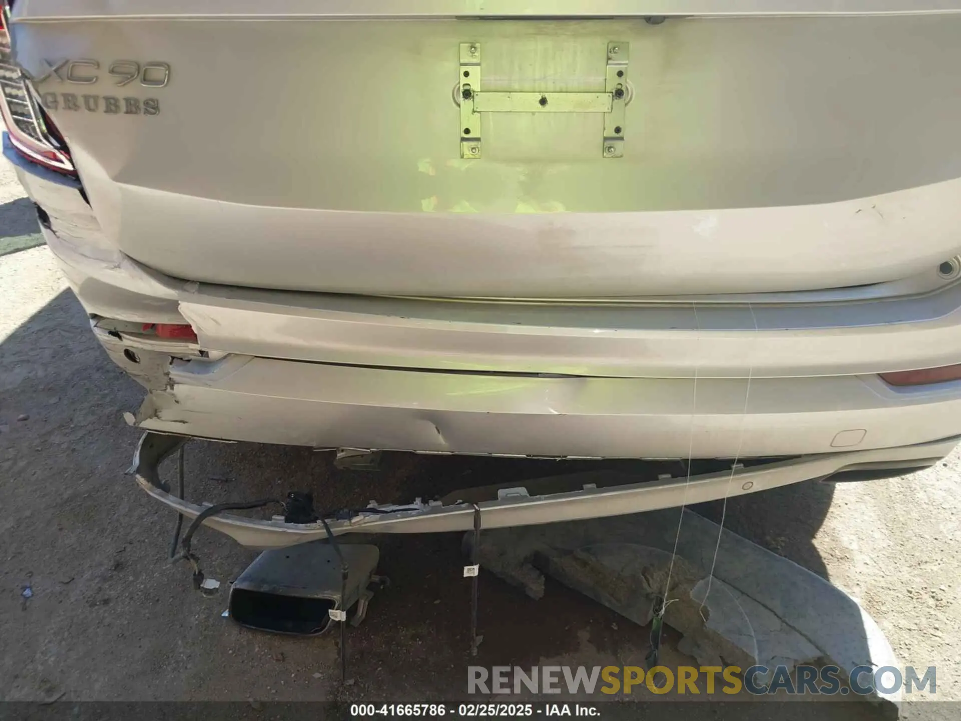 6 Photograph of a damaged car YV4102CK6M1695076 VOLVO XC90 2021