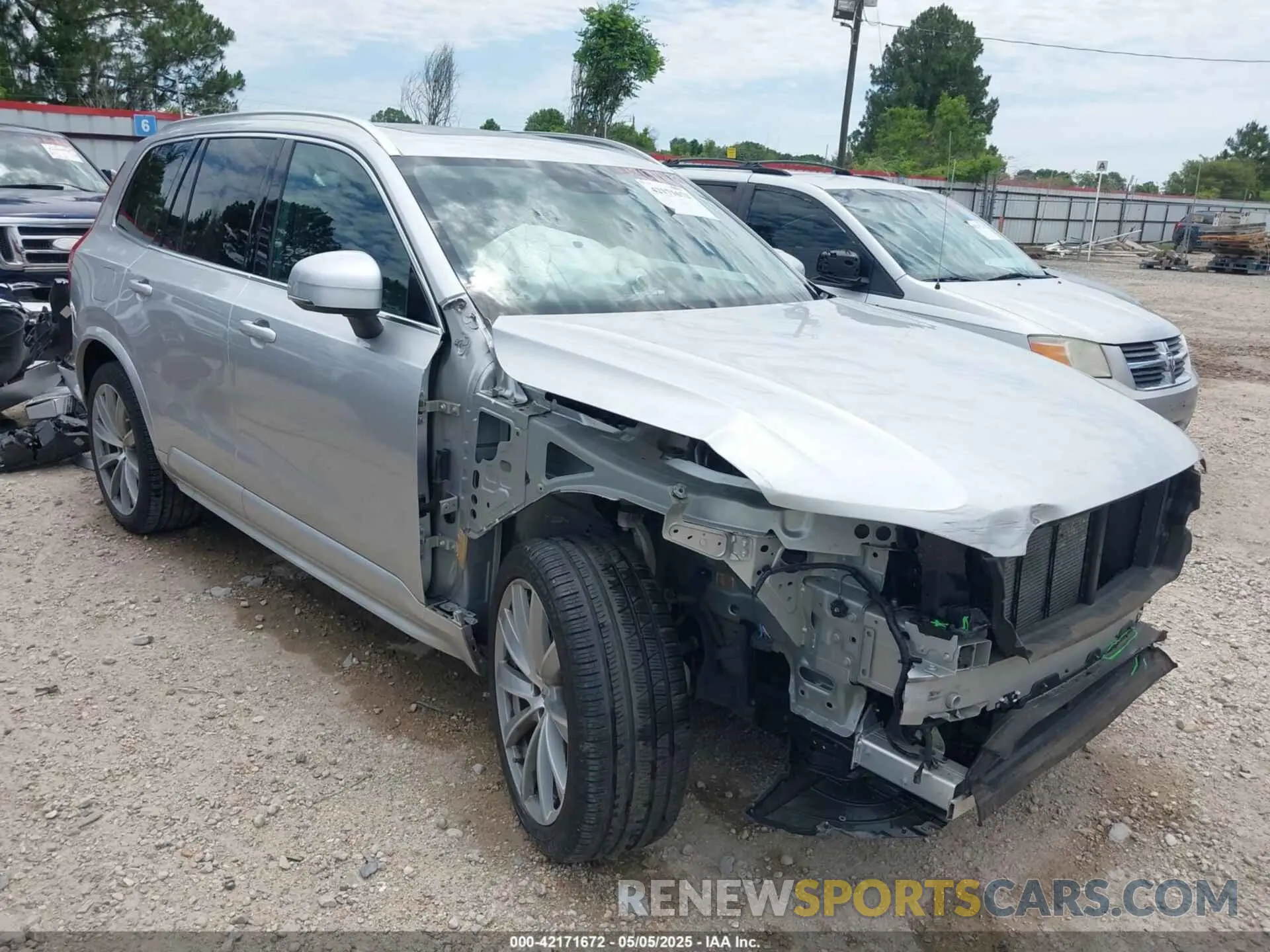 1 Photograph of a damaged car YV4102CK7M1735715 VOLVO XC90 2021