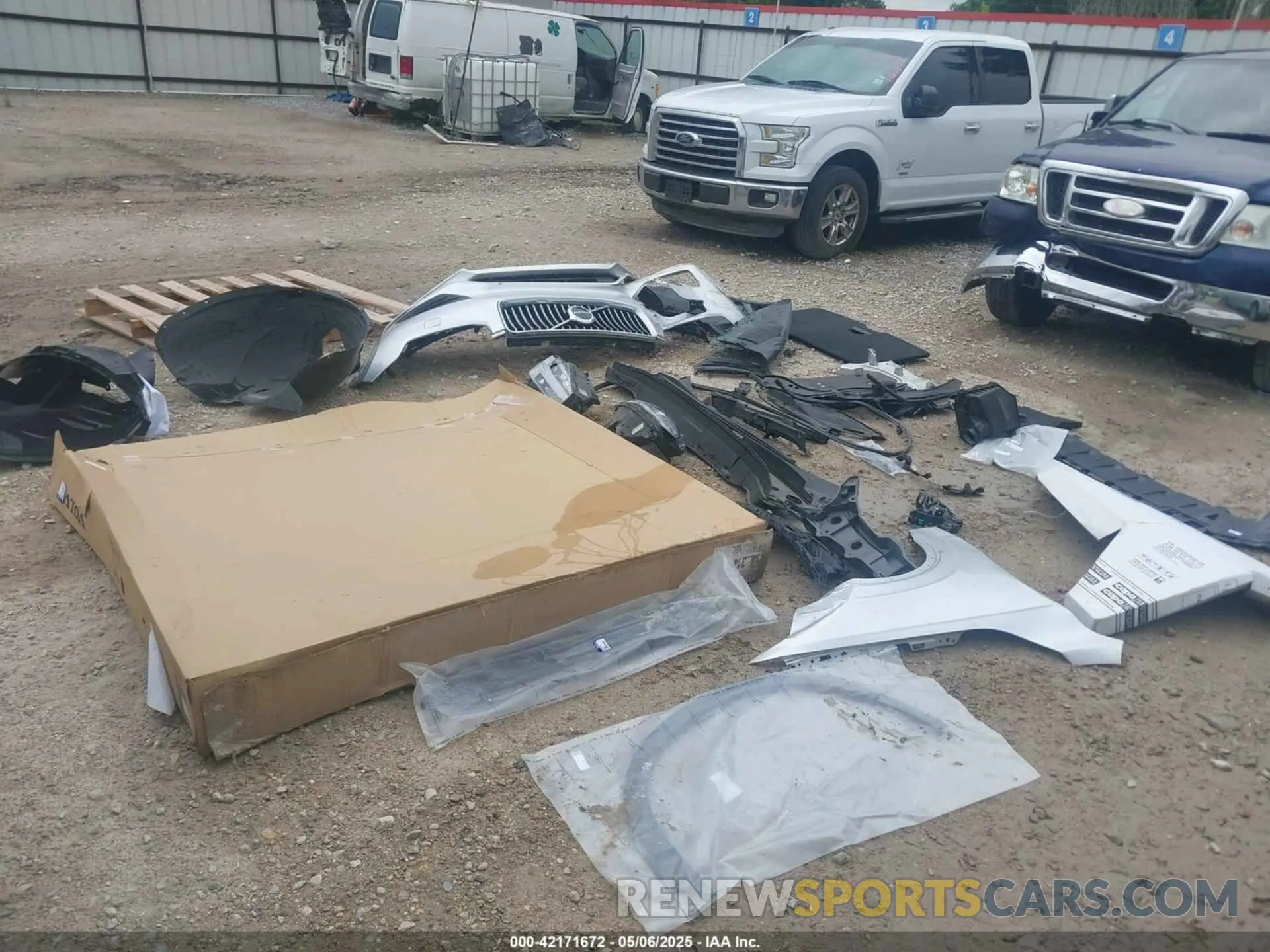 12 Photograph of a damaged car YV4102CK7M1735715 VOLVO XC90 2021