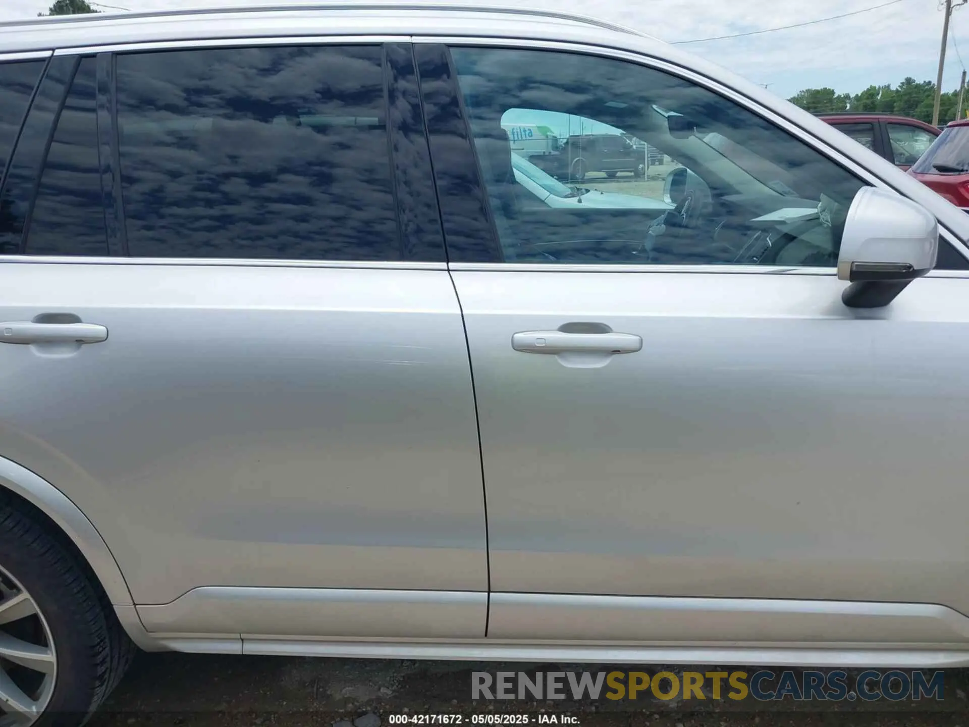 14 Photograph of a damaged car YV4102CK7M1735715 VOLVO XC90 2021