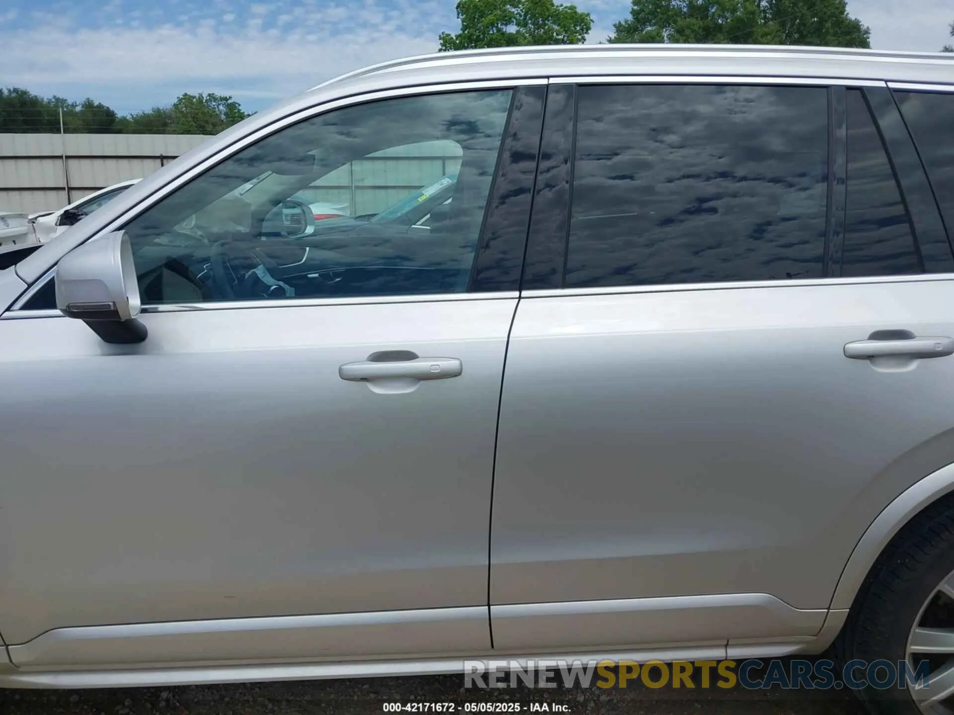 15 Photograph of a damaged car YV4102CK7M1735715 VOLVO XC90 2021