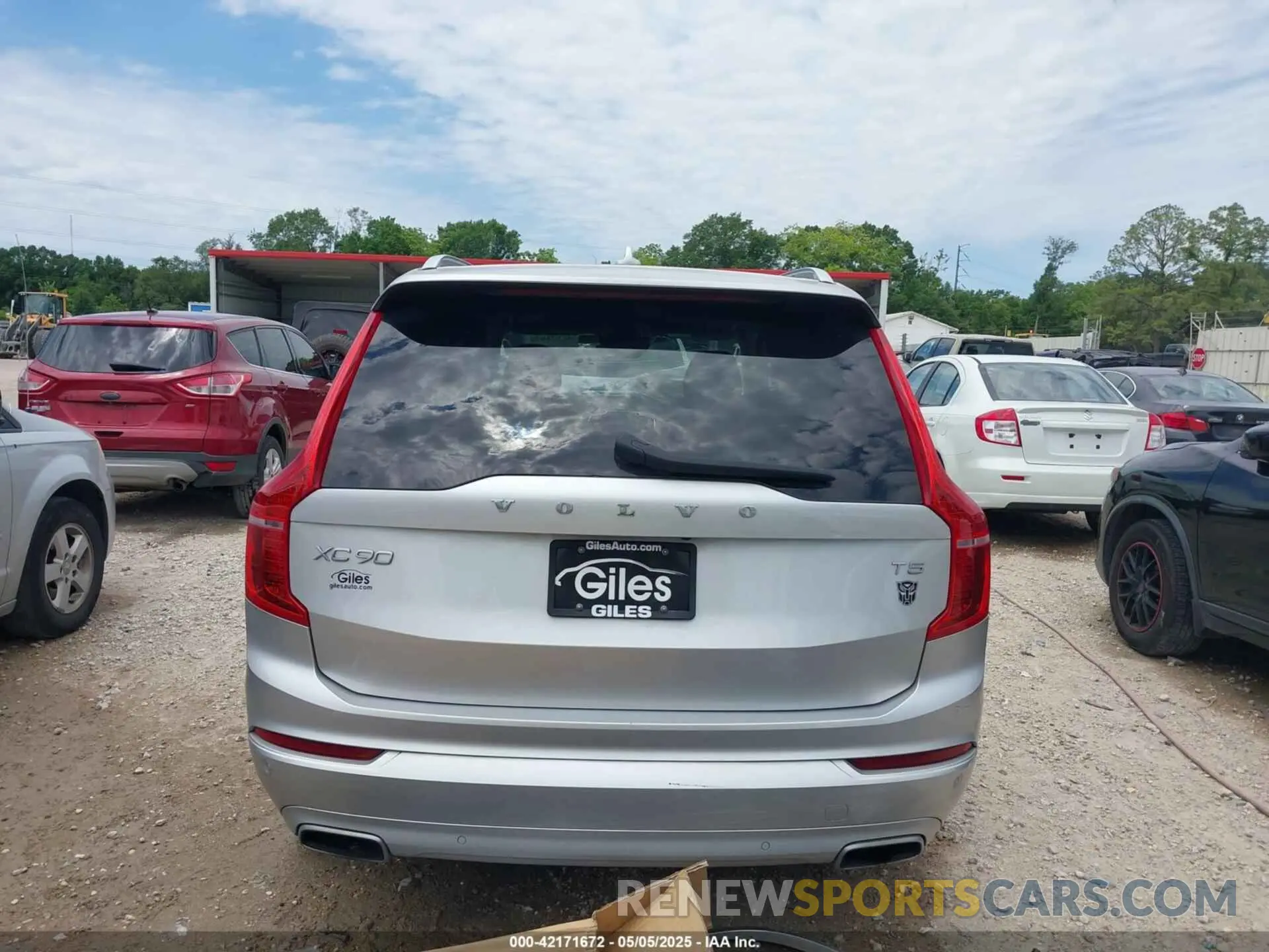 17 Photograph of a damaged car YV4102CK7M1735715 VOLVO XC90 2021