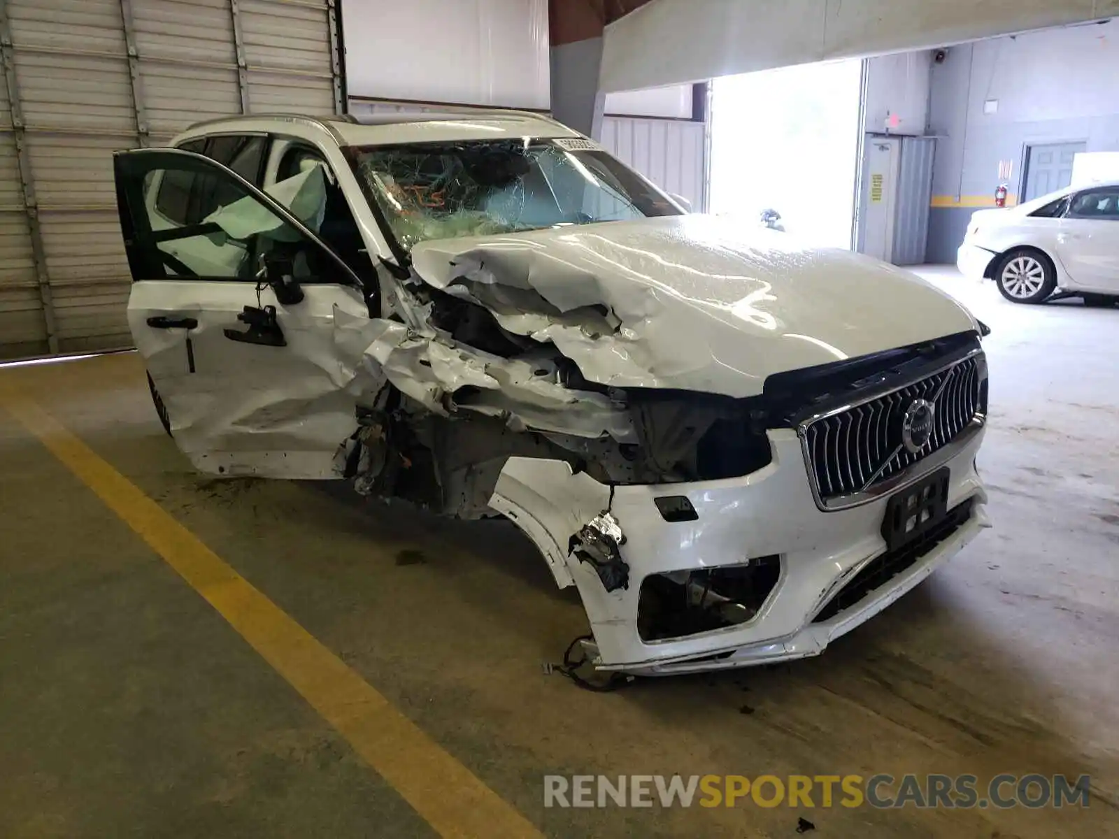 1 Photograph of a damaged car YV4102CK9M1679325 VOLVO XC90 2021