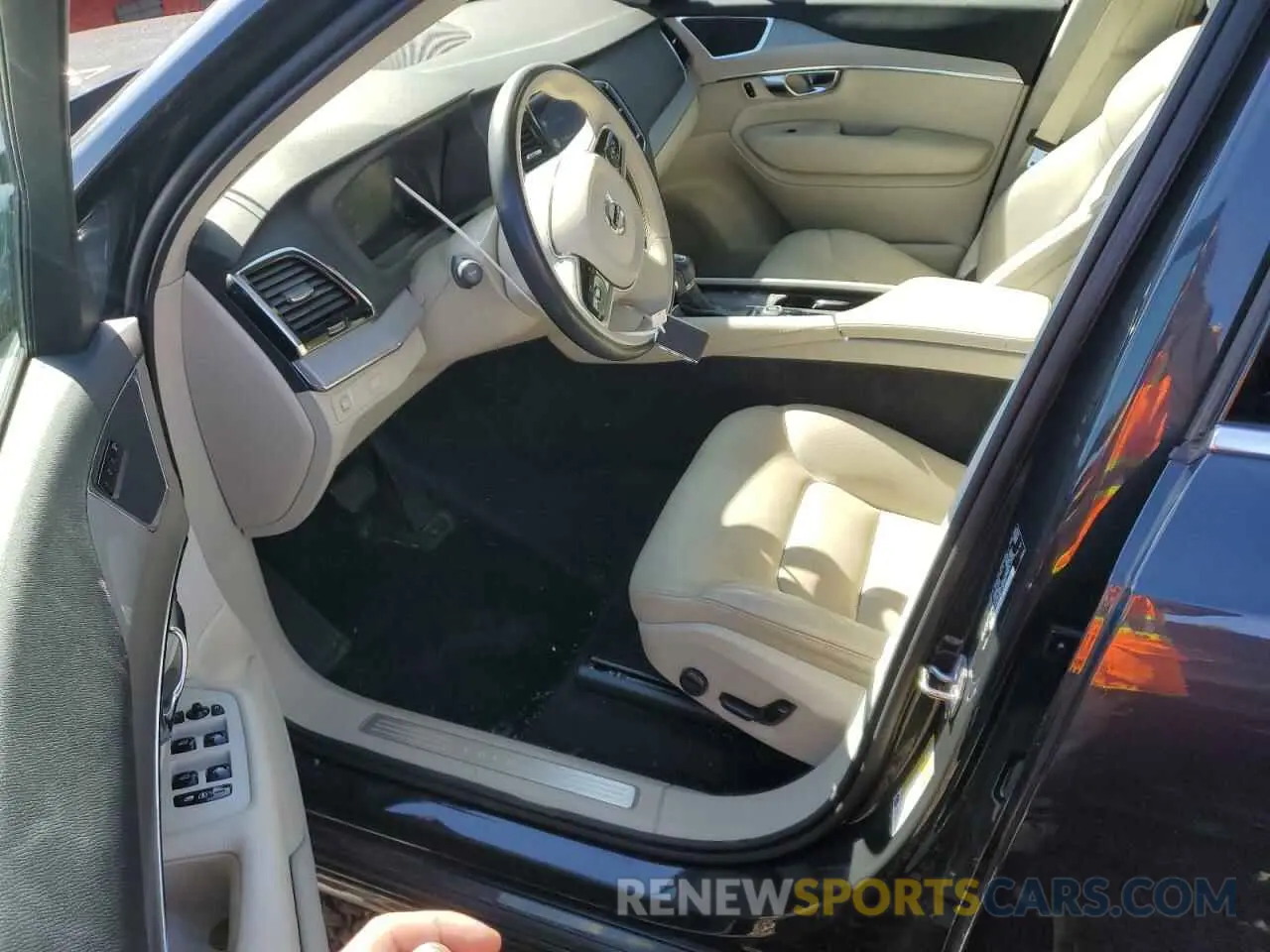 8 Photograph of a damaged car YV4102PK1M1720959 VOLVO XC90 2021