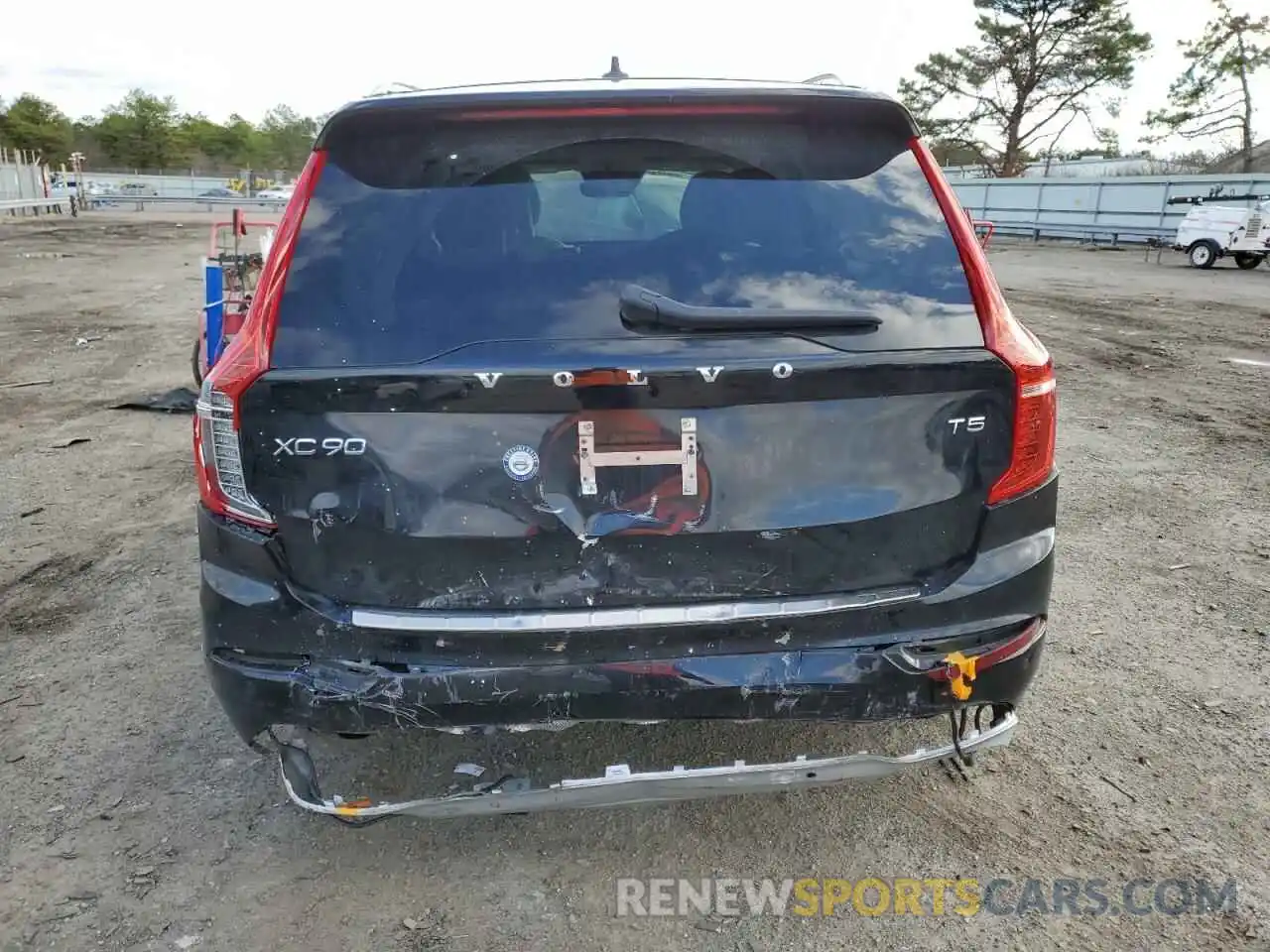 6 Photograph of a damaged car YV4102PK1M1743982 VOLVO XC90 2021