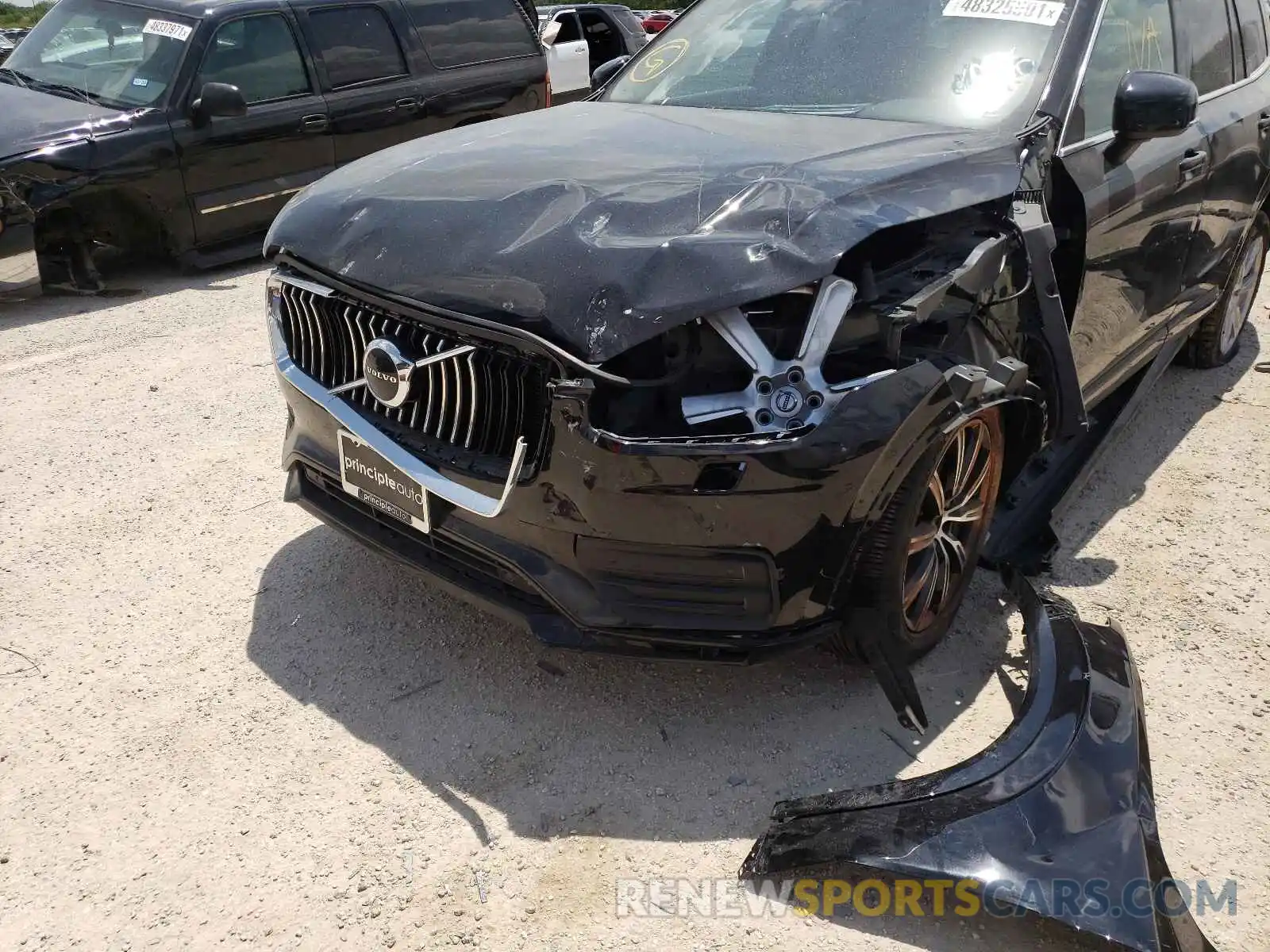 9 Photograph of a damaged car YV4102PK3M1717836 VOLVO XC90 2021