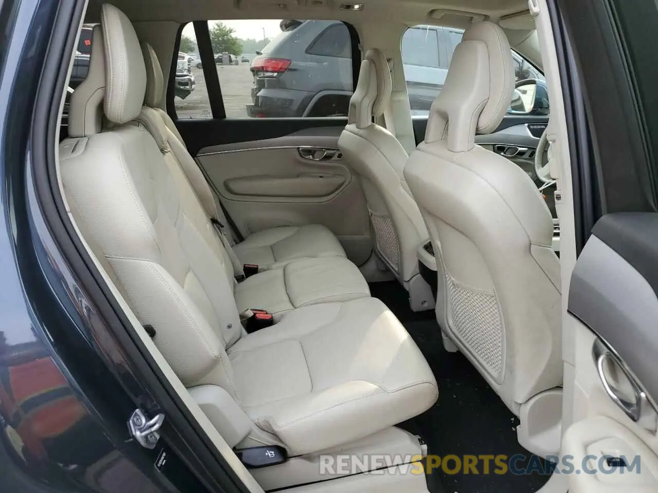 11 Photograph of a damaged car YV4102PK4M1671000 VOLVO XC90 2021