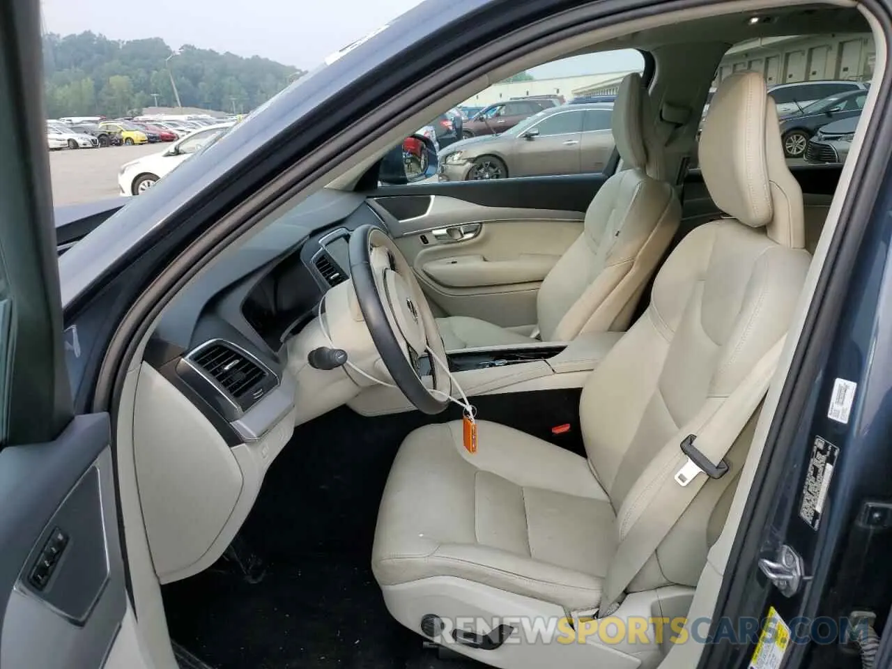 7 Photograph of a damaged car YV4102PK4M1671000 VOLVO XC90 2021