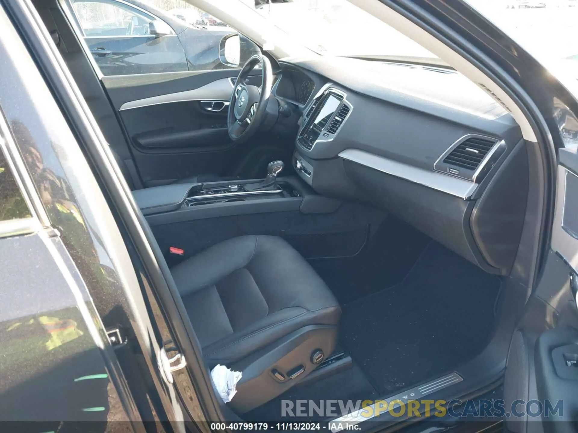 5 Photograph of a damaged car YV4102PK9M1698256 VOLVO XC90 2021