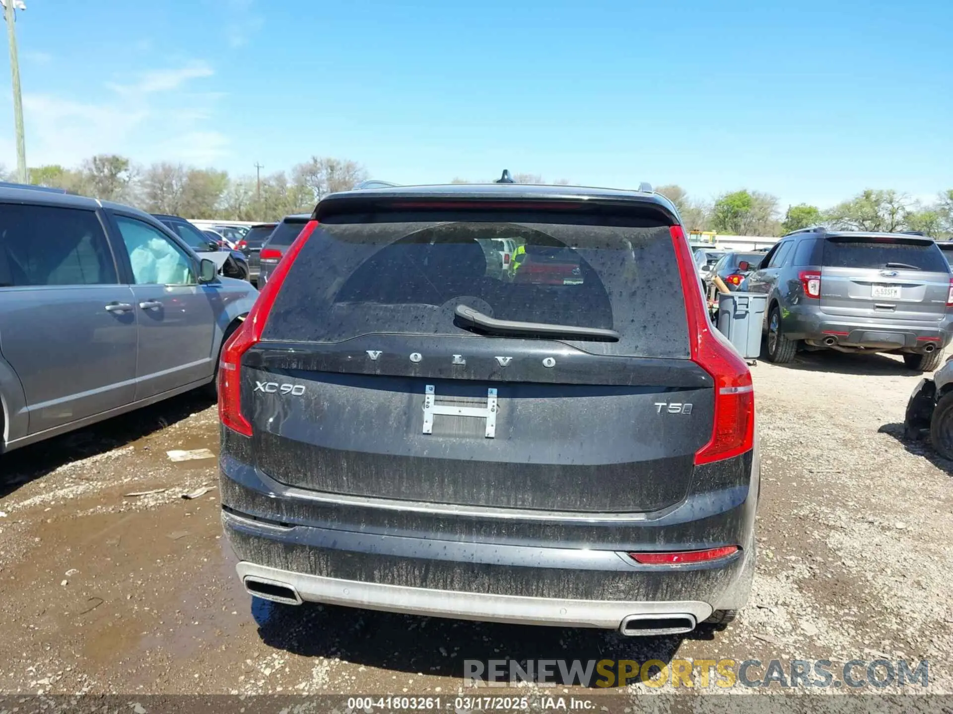 17 Photograph of a damaged car YV4102PKXM1741082 VOLVO XC90 2021