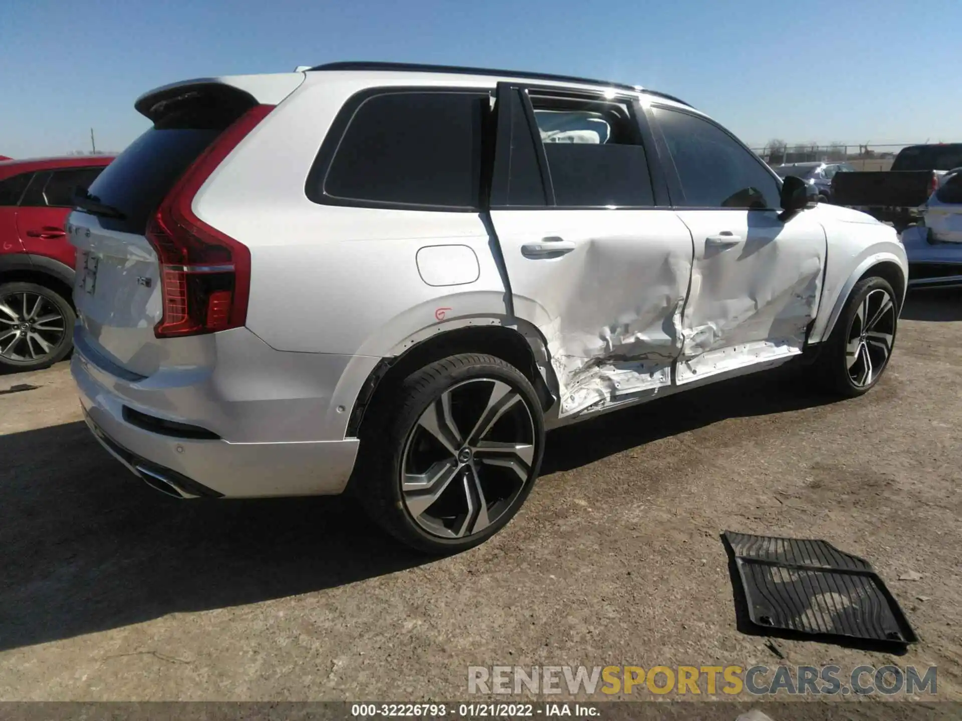 4 Photograph of a damaged car YV4102PM4M1720746 VOLVO XC90 2021