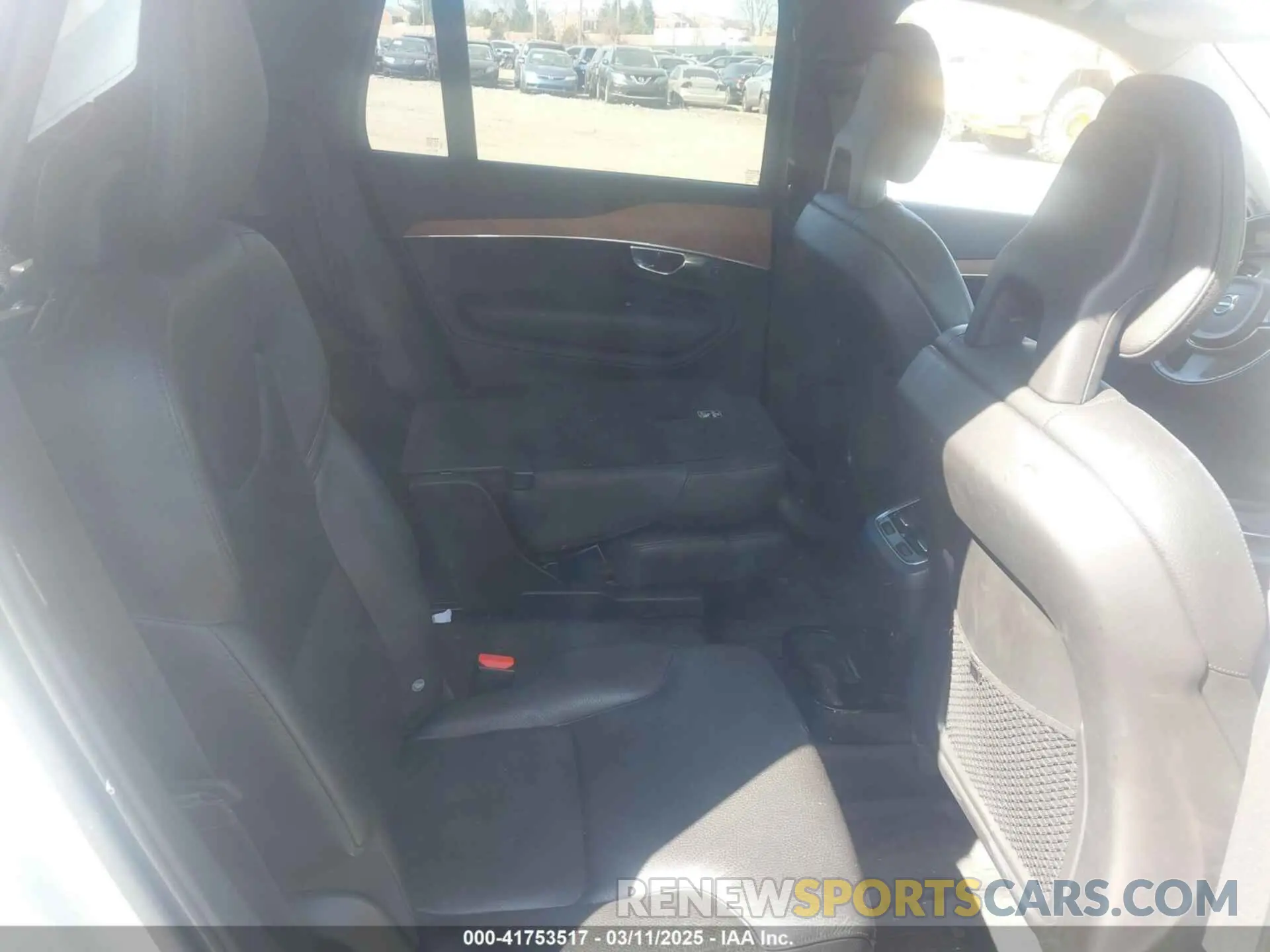 8 Photograph of a damaged car YV4A221K5M1677620 VOLVO XC90 2021