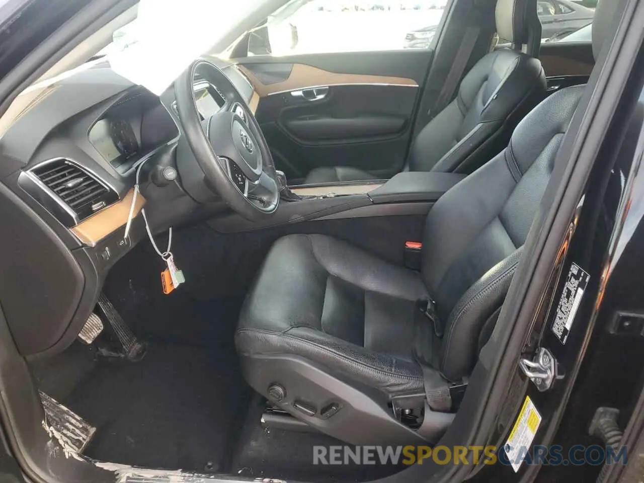 7 Photograph of a damaged car YV4A221K9M1672887 VOLVO XC90 2021