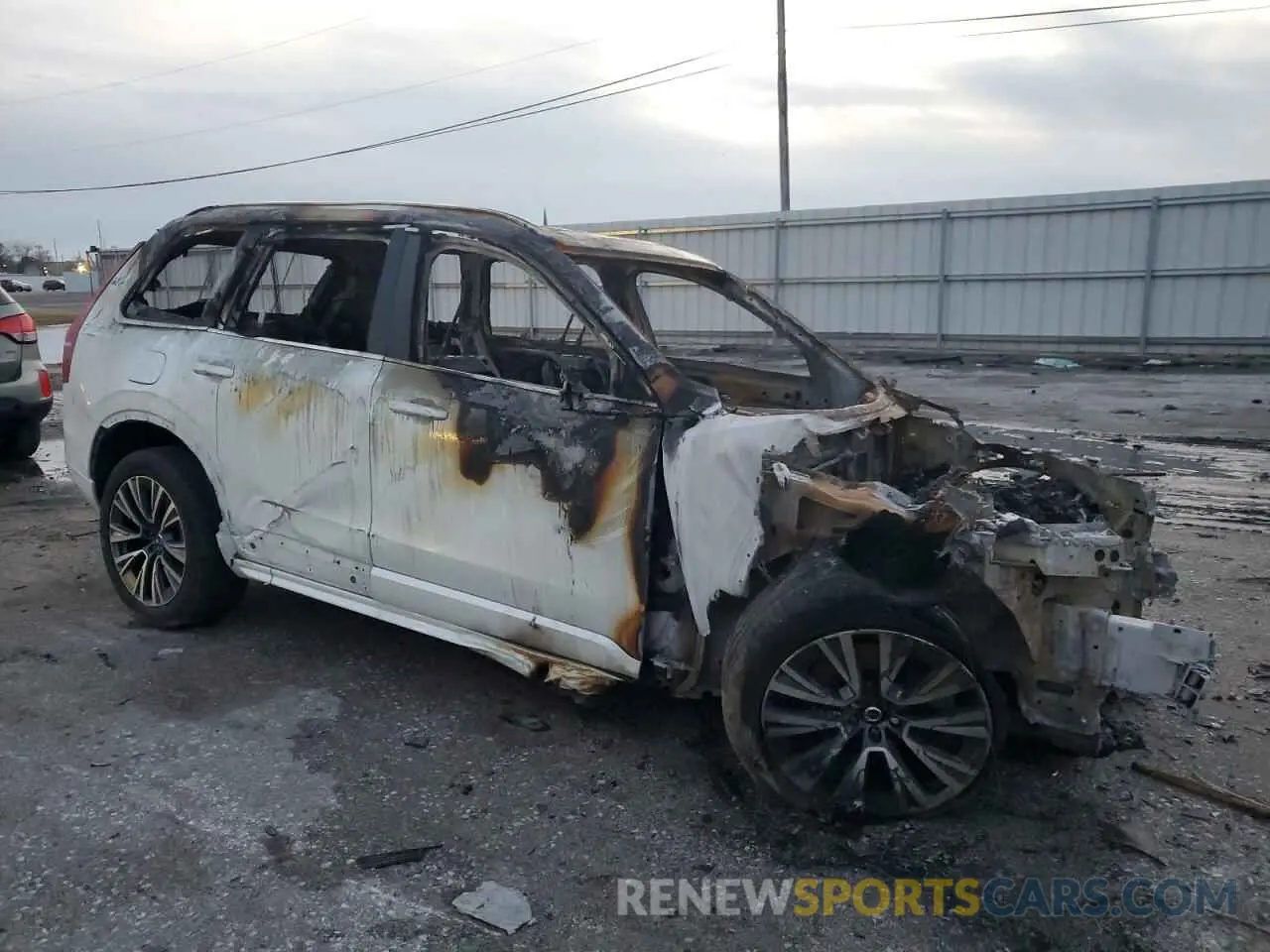 4 Photograph of a damaged car YV4A221K9M1720470 VOLVO XC90 2021