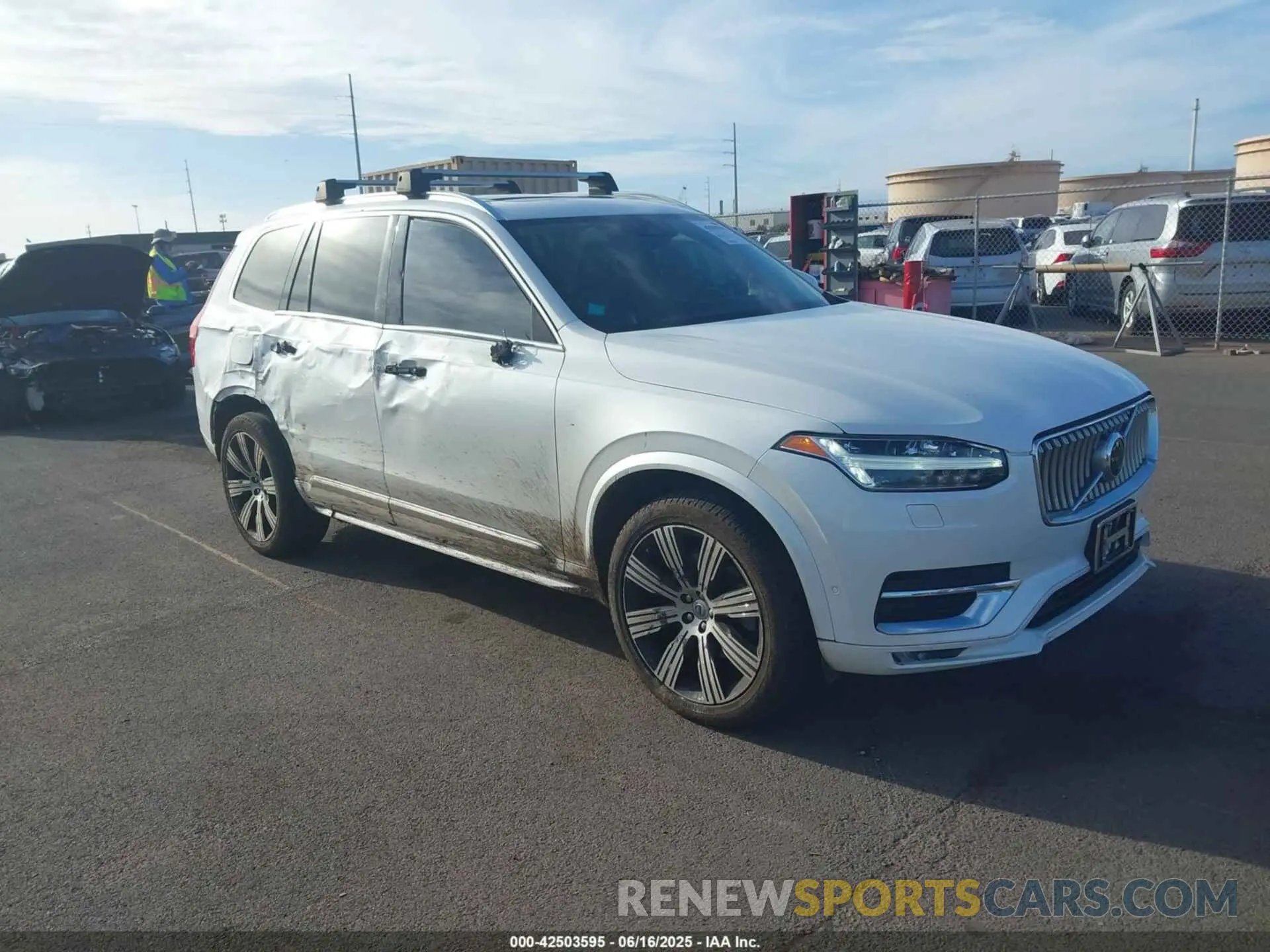 1 Photograph of a damaged car YV4A221L7M1695318 VOLVO XC90 2021