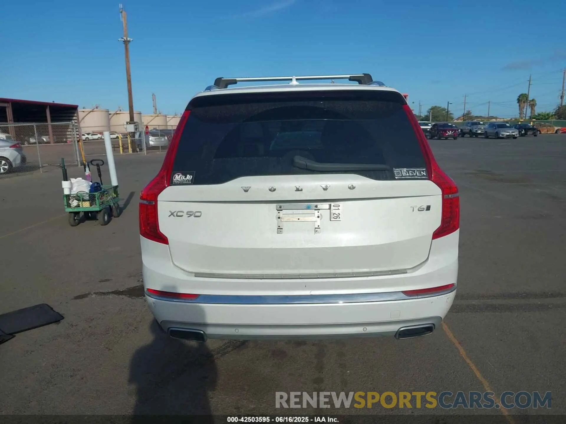 17 Photograph of a damaged car YV4A221L7M1695318 VOLVO XC90 2021