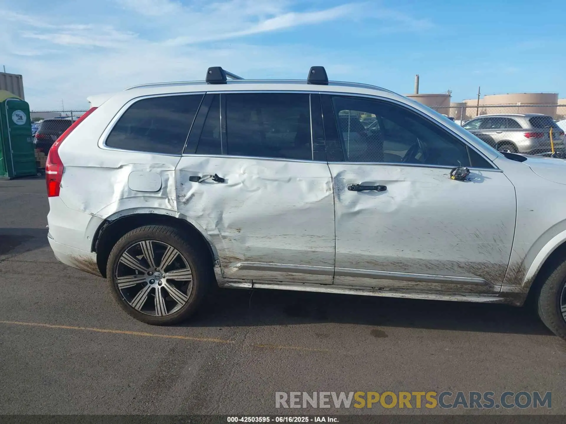 6 Photograph of a damaged car YV4A221L7M1695318 VOLVO XC90 2021