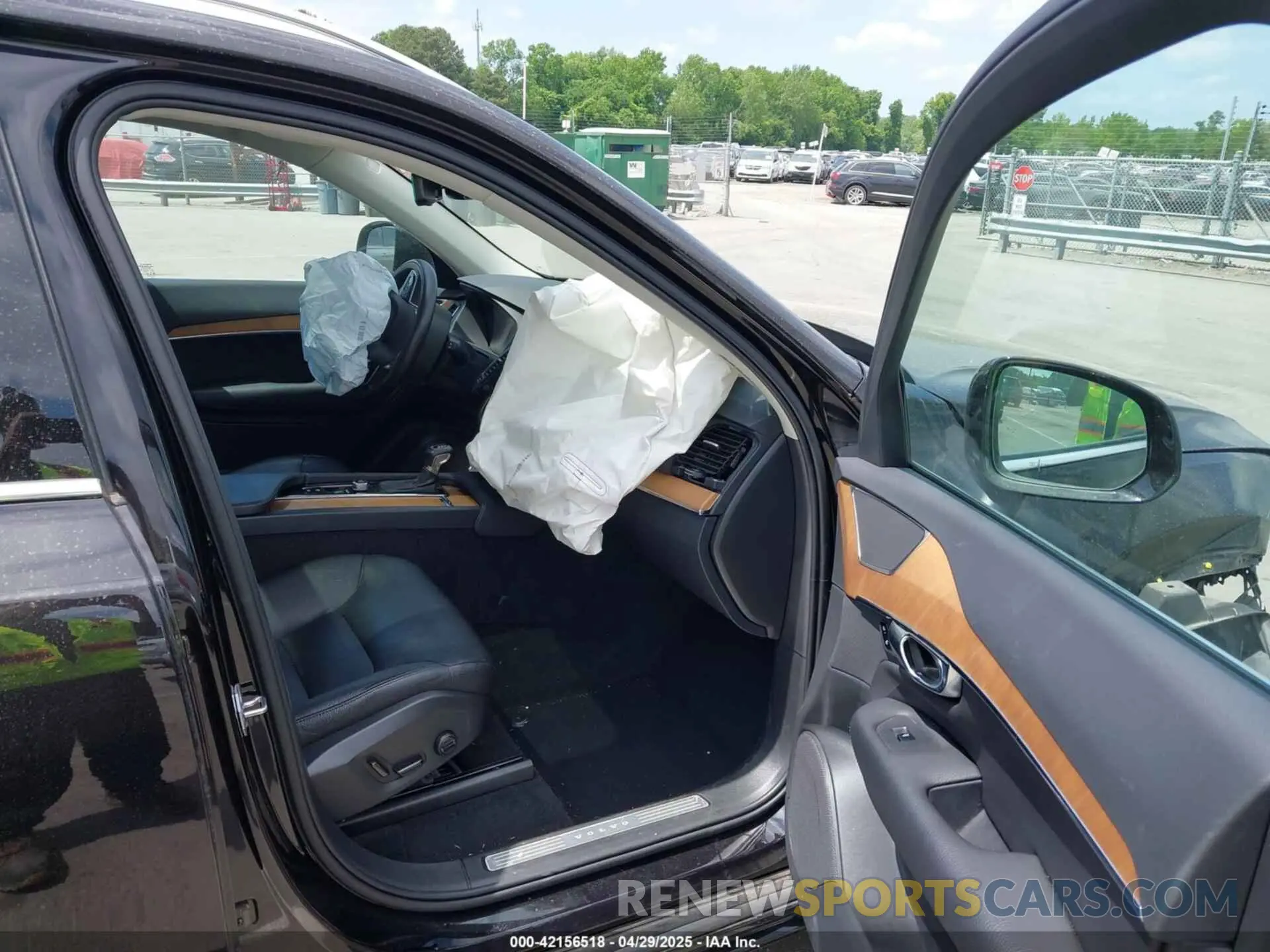 5 Photograph of a damaged car YV4A22PK3M1717880 VOLVO XC90 2021