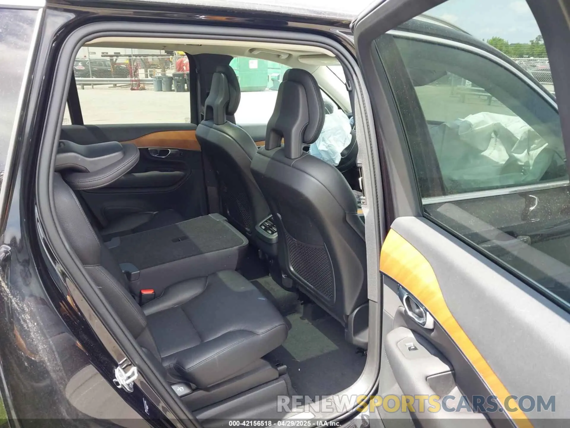 8 Photograph of a damaged car YV4A22PK3M1717880 VOLVO XC90 2021
