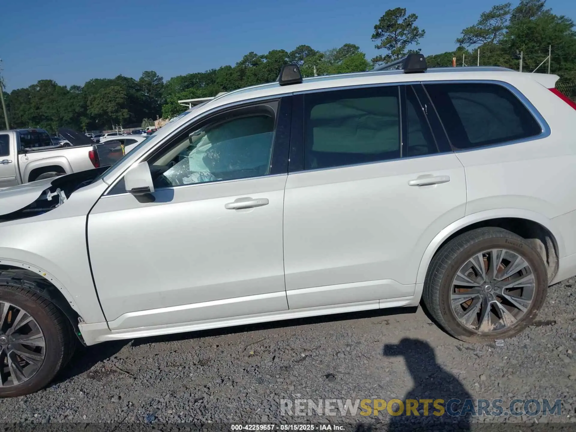 14 Photograph of a damaged car YV4A22PK7M1687802 VOLVO XC90 2021