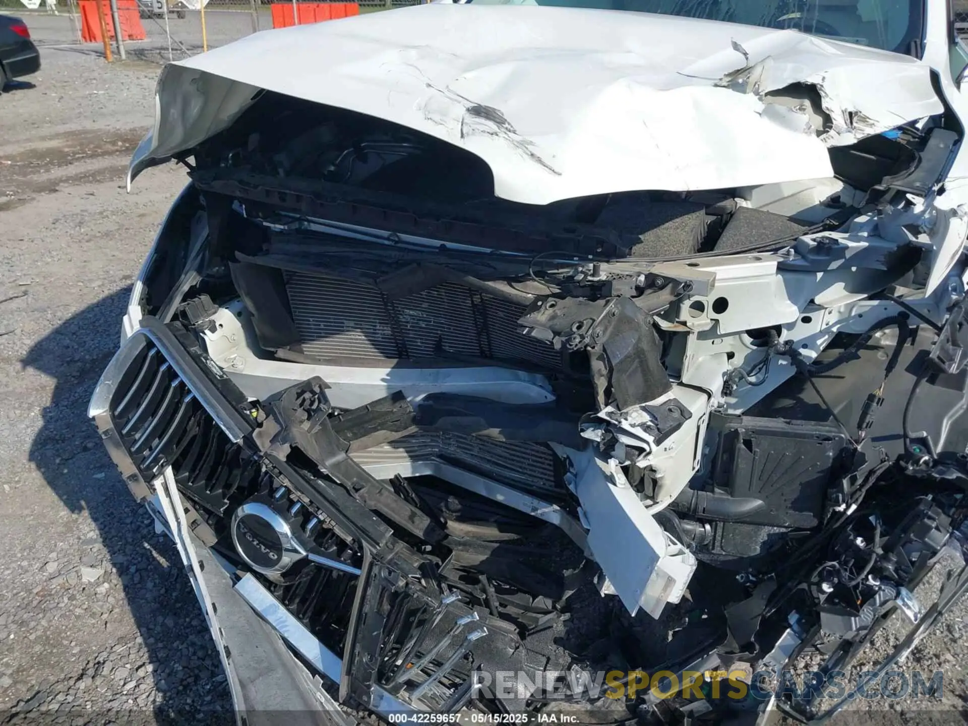 6 Photograph of a damaged car YV4A22PK7M1687802 VOLVO XC90 2021