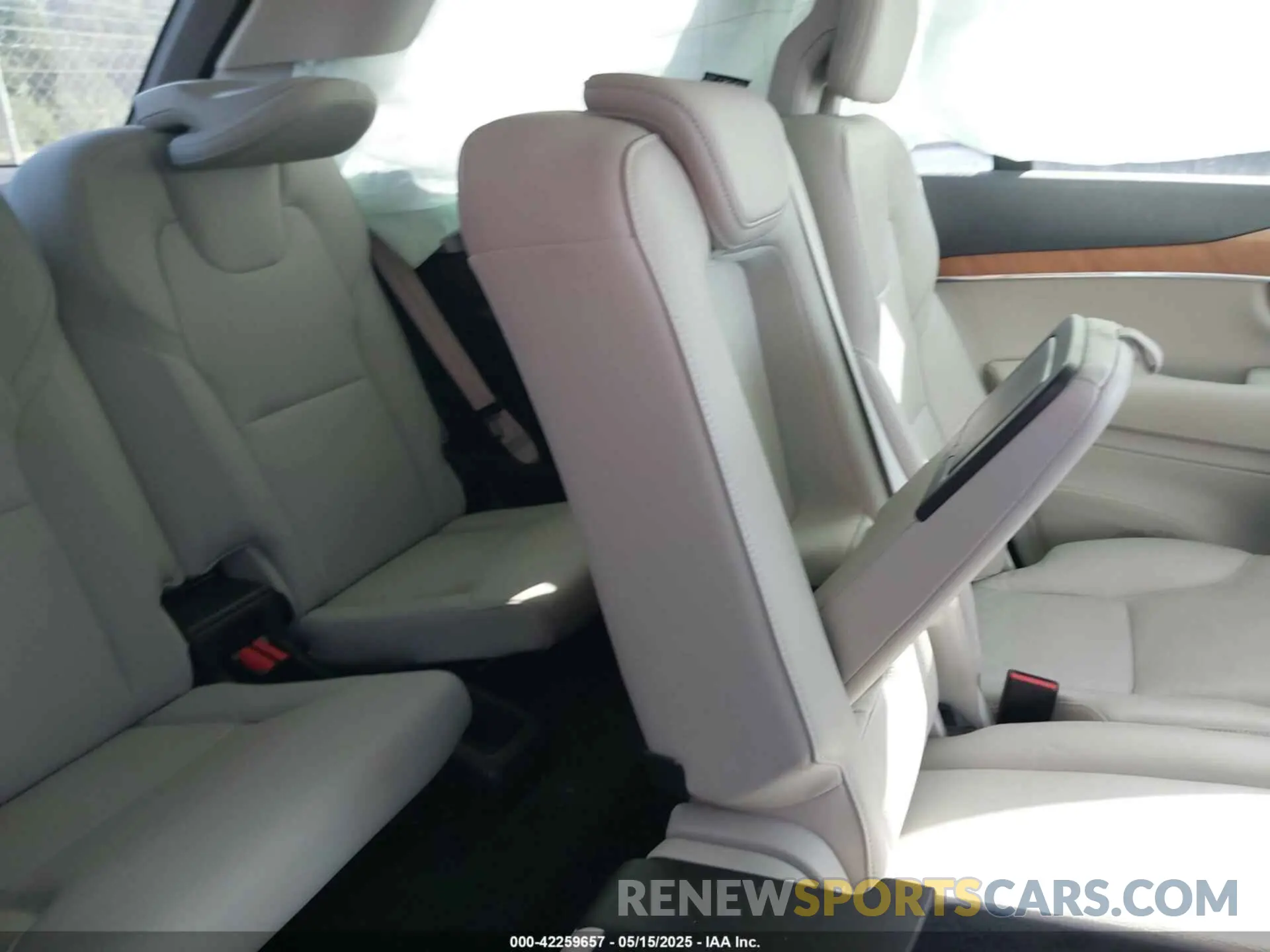8 Photograph of a damaged car YV4A22PK7M1687802 VOLVO XC90 2021