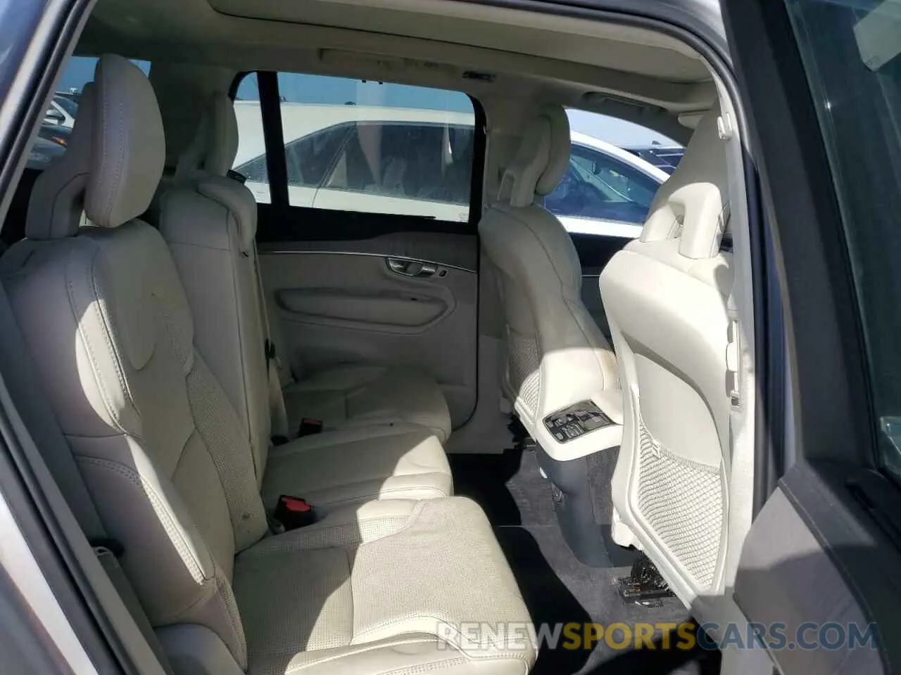 11 Photograph of a damaged car YV4A22PL5M1693641 VOLVO XC90 2021