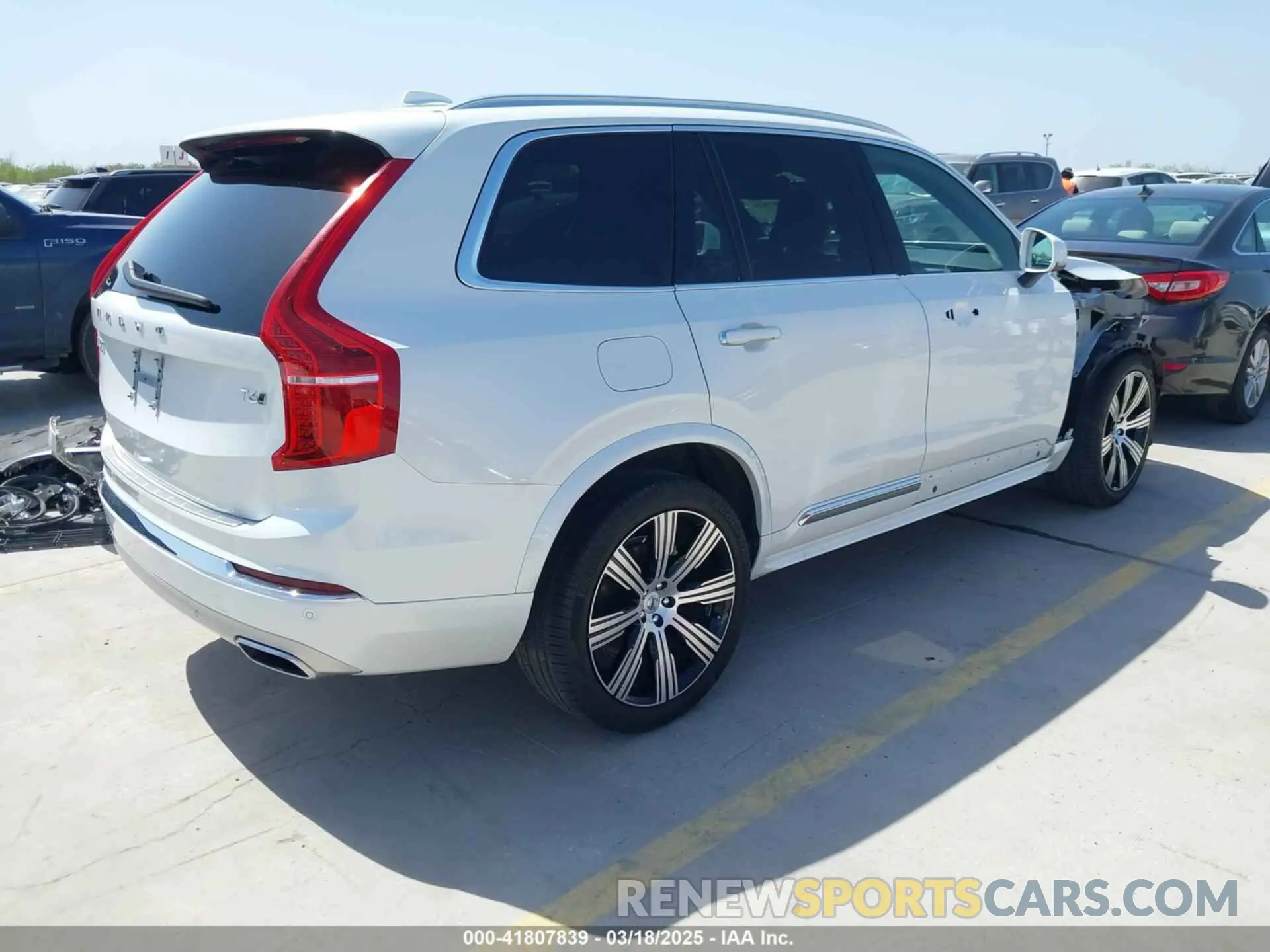 4 Photograph of a damaged car YV4A22PLXM1773176 VOLVO XC90 2021