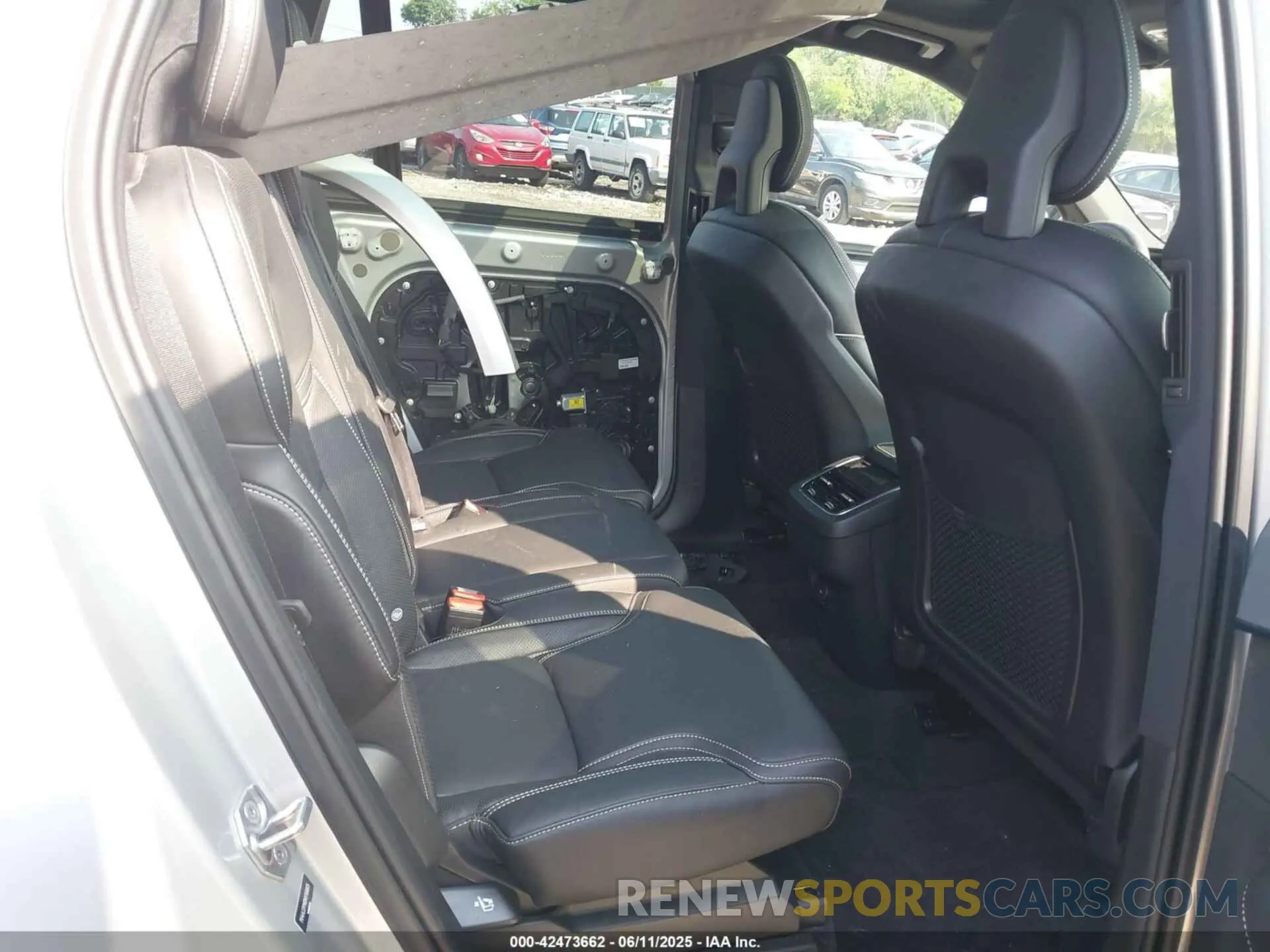 8 Photograph of a damaged car YV4A22PM0M1768805 VOLVO XC90 2021