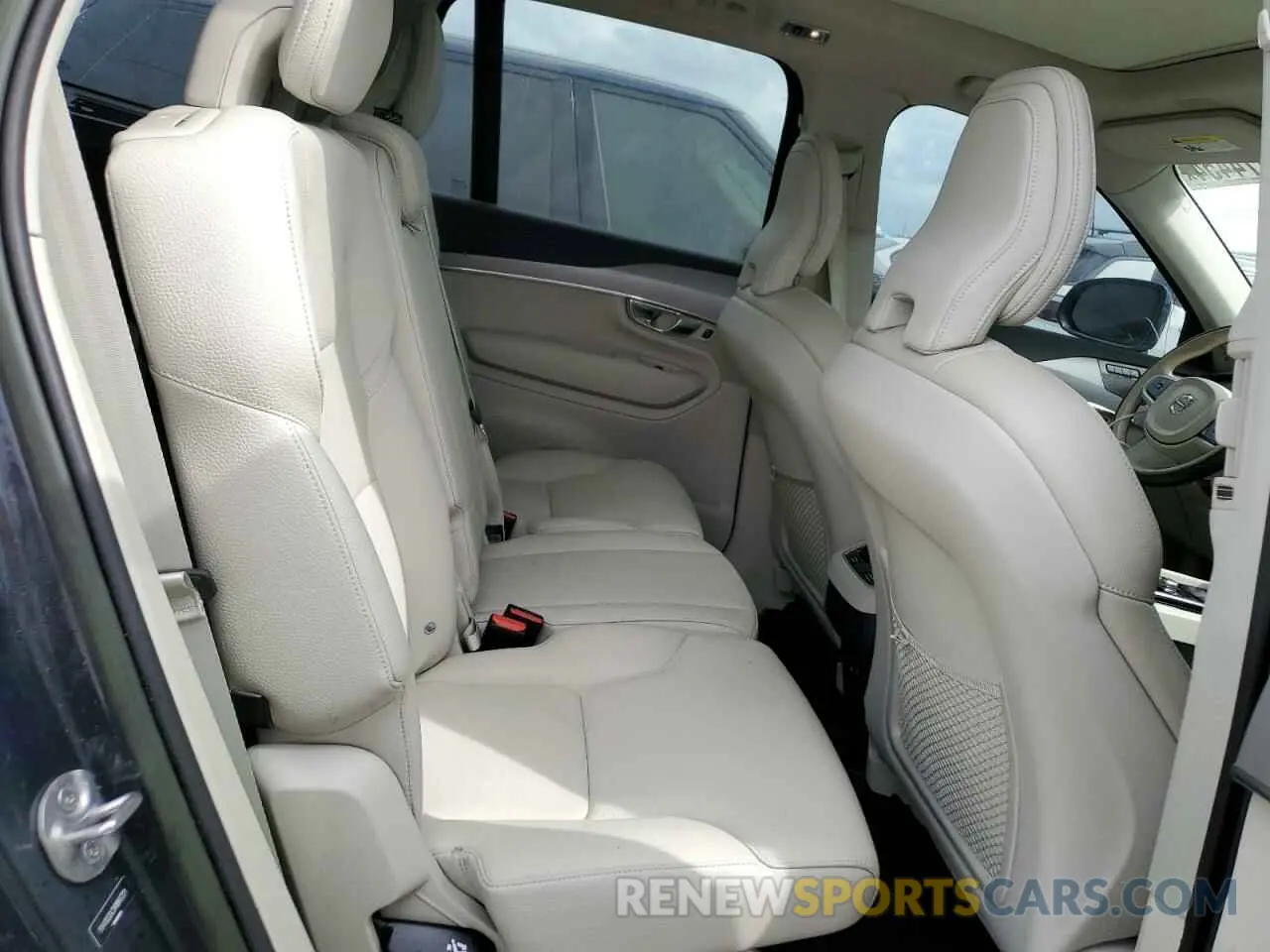 11 Photograph of a damaged car YV4102CK3N1866321 VOLVO XC90 2022