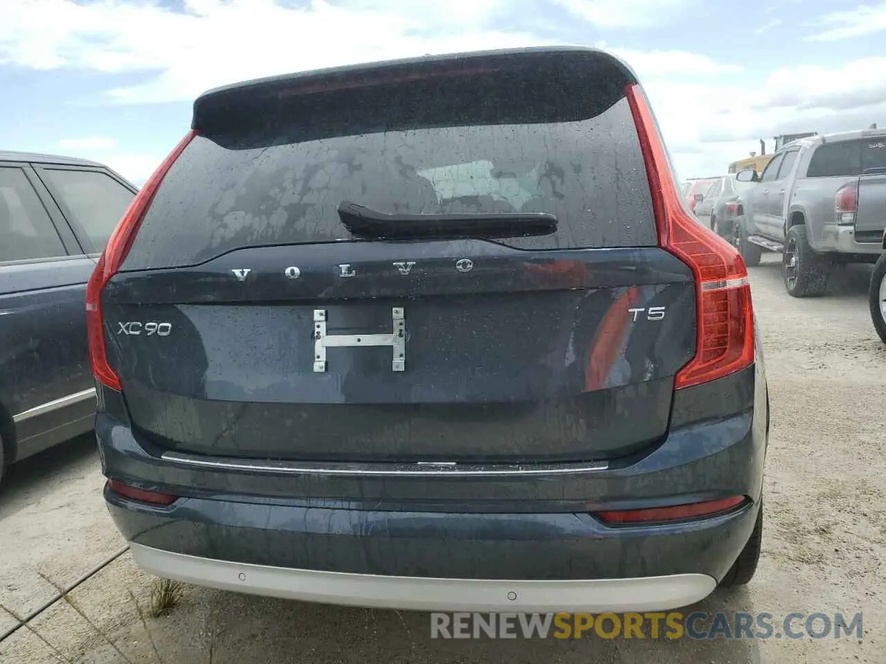 6 Photograph of a damaged car YV4102CK3N1866321 VOLVO XC90 2022