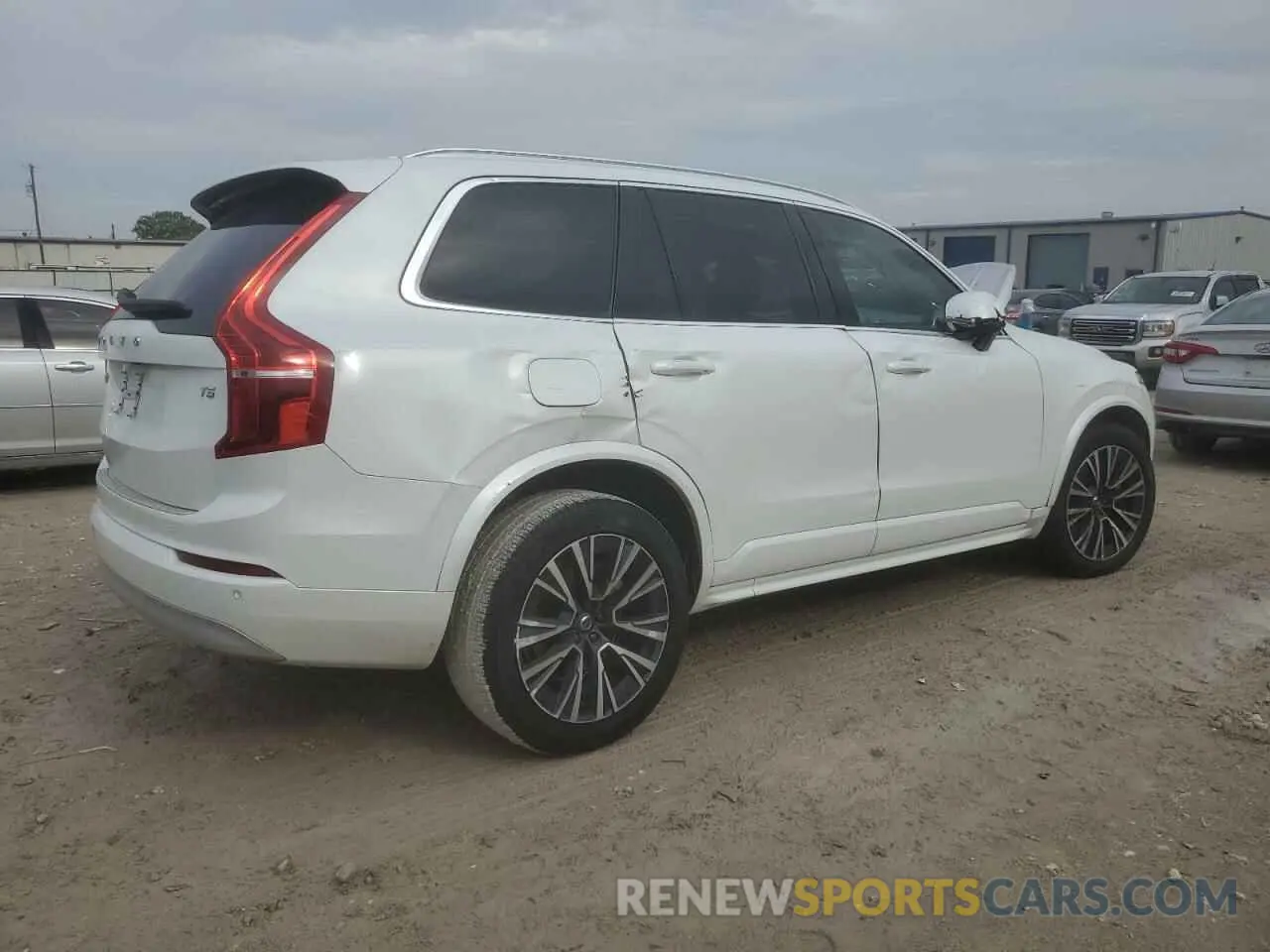 3 Photograph of a damaged car YV4102CK7N1857251 VOLVO XC90 2022