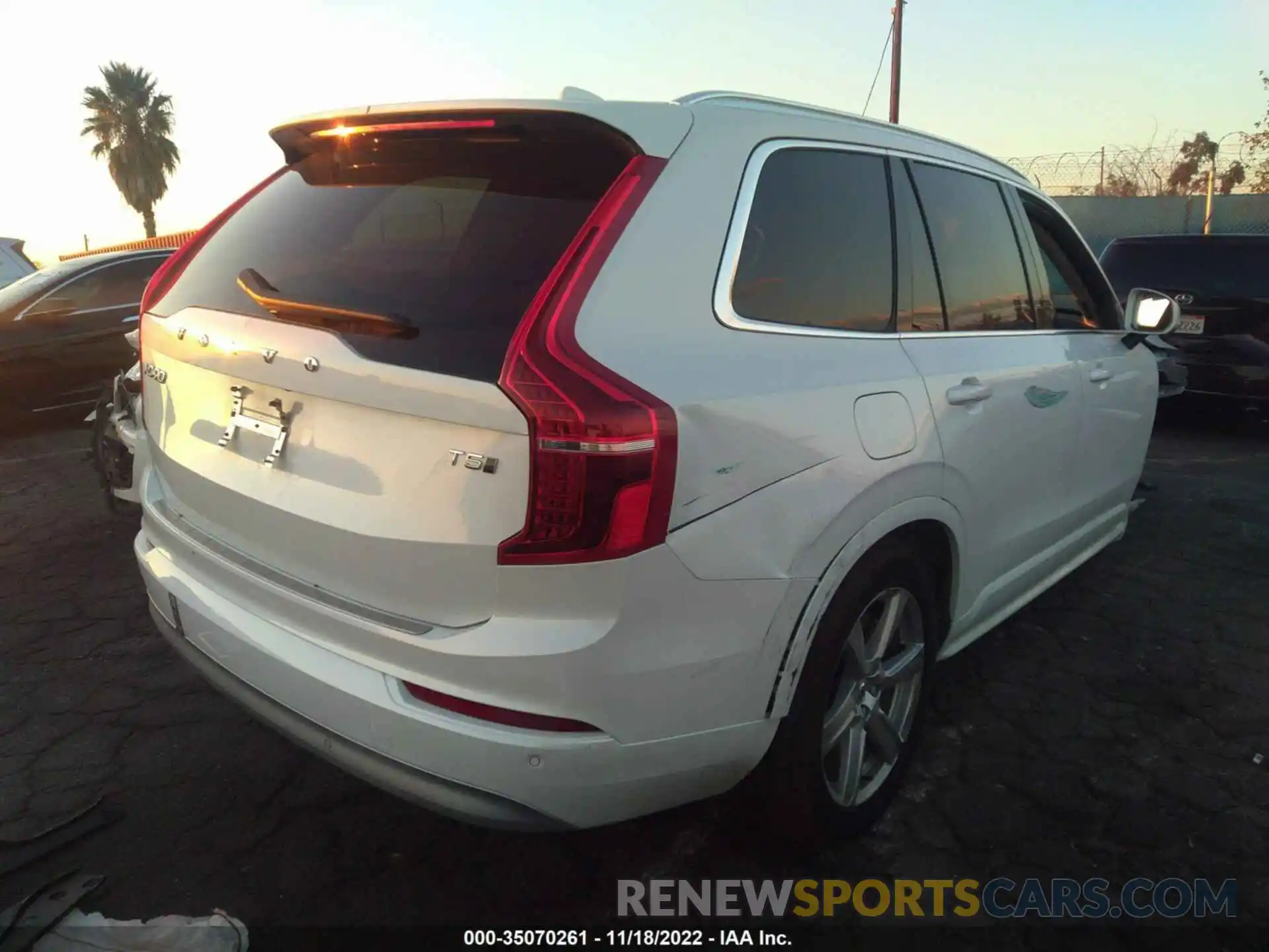 4 Photograph of a damaged car YV4102PK1N1803485 VOLVO XC90 2022