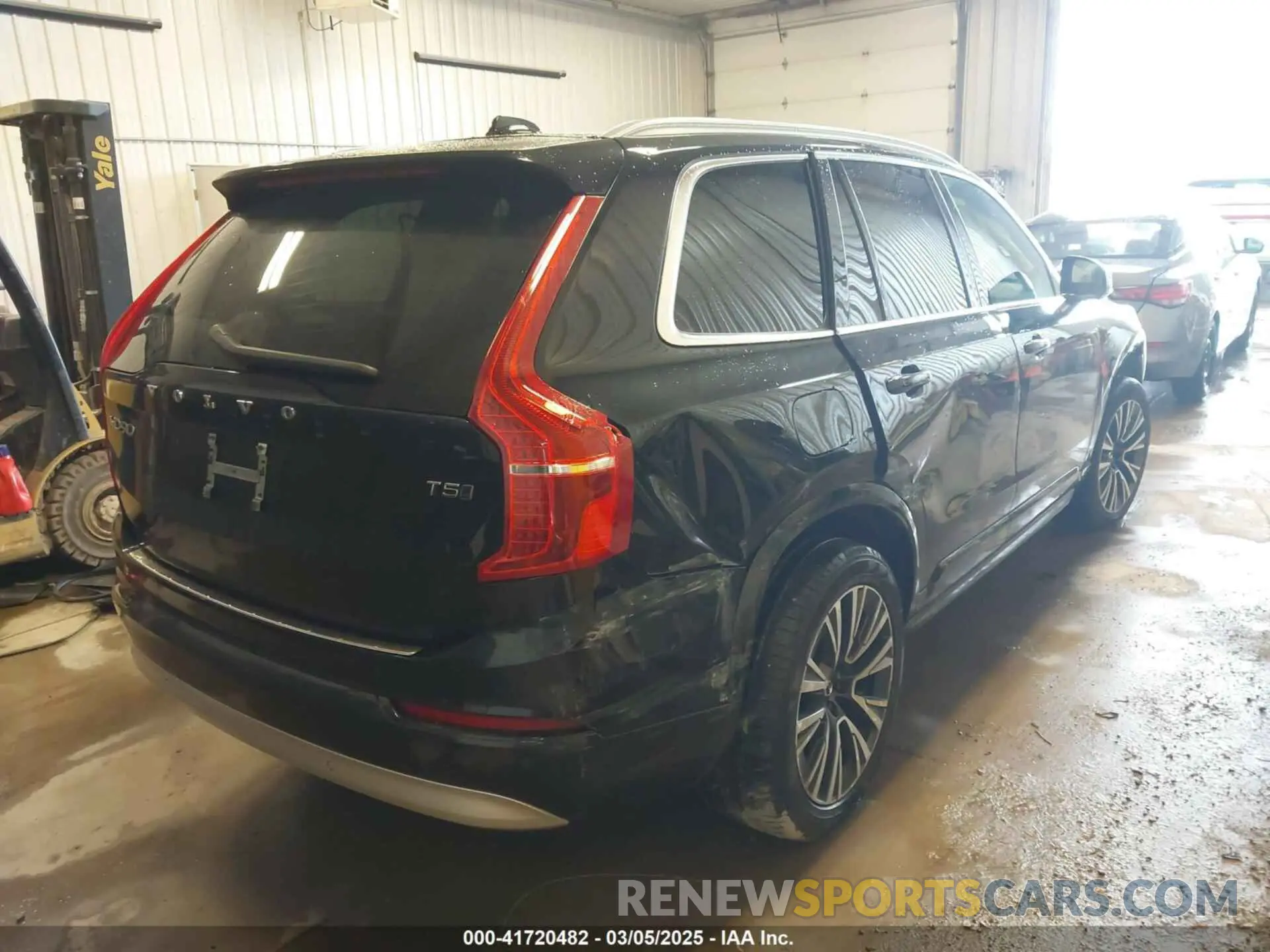 4 Photograph of a damaged car YV4102PK8N1797278 VOLVO XC90 2022