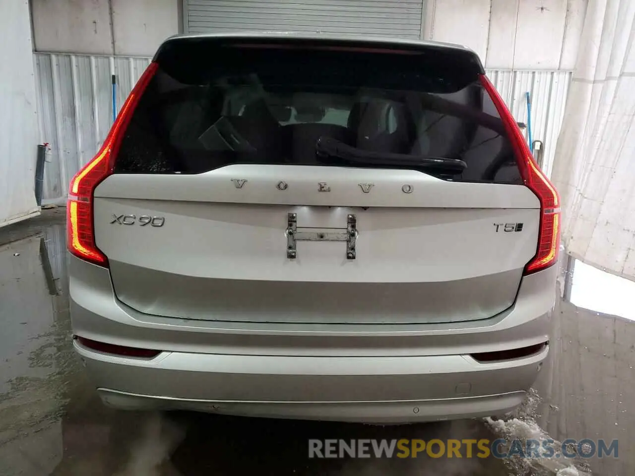 6 Photograph of a damaged car YV4102PK8N1840596 VOLVO XC90 2022