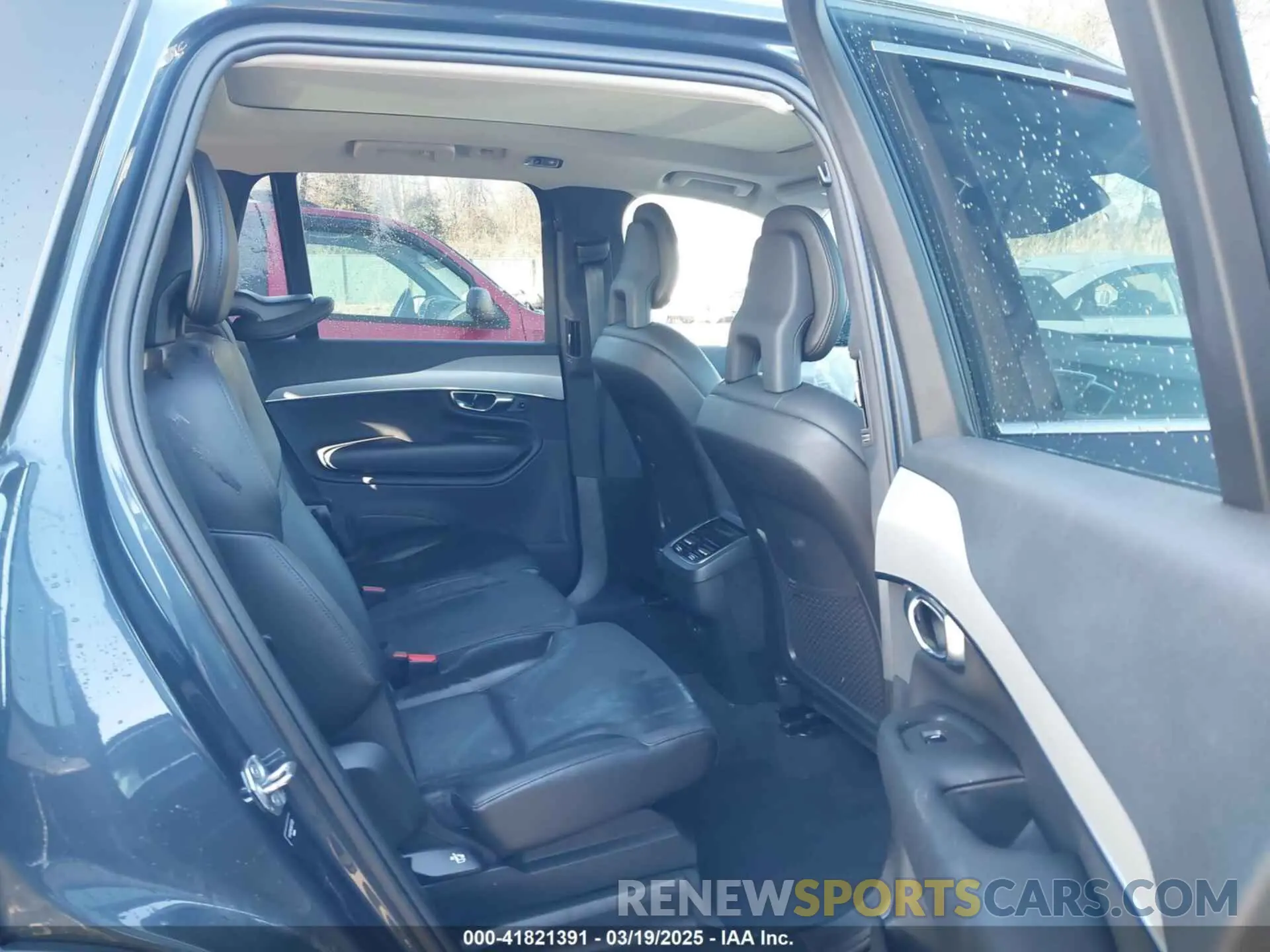 8 Photograph of a damaged car YV4102PKXN1775301 VOLVO XC90 2022