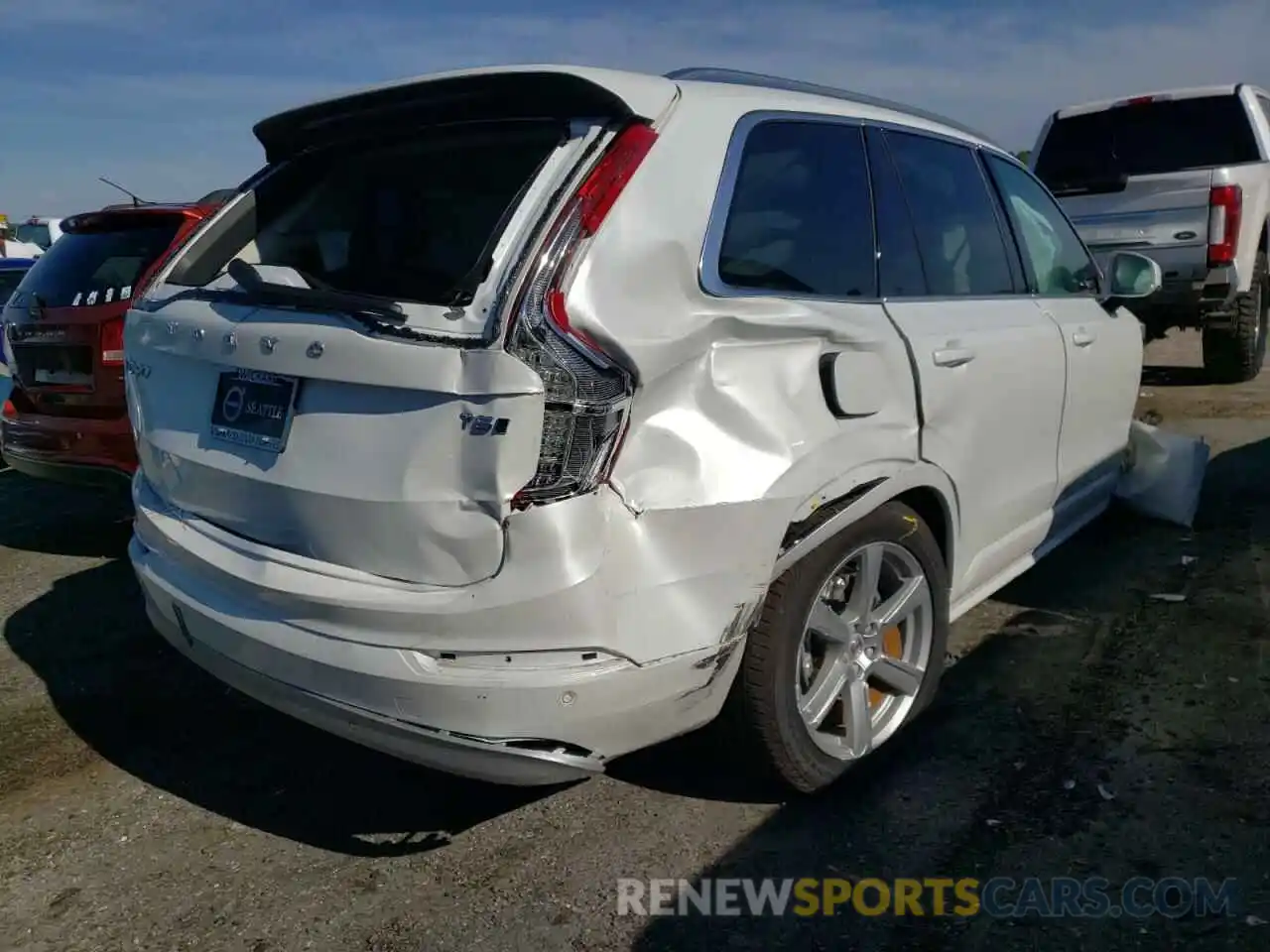 4 Photograph of a damaged car YV4102PKXN1836923 VOLVO XC90 2022