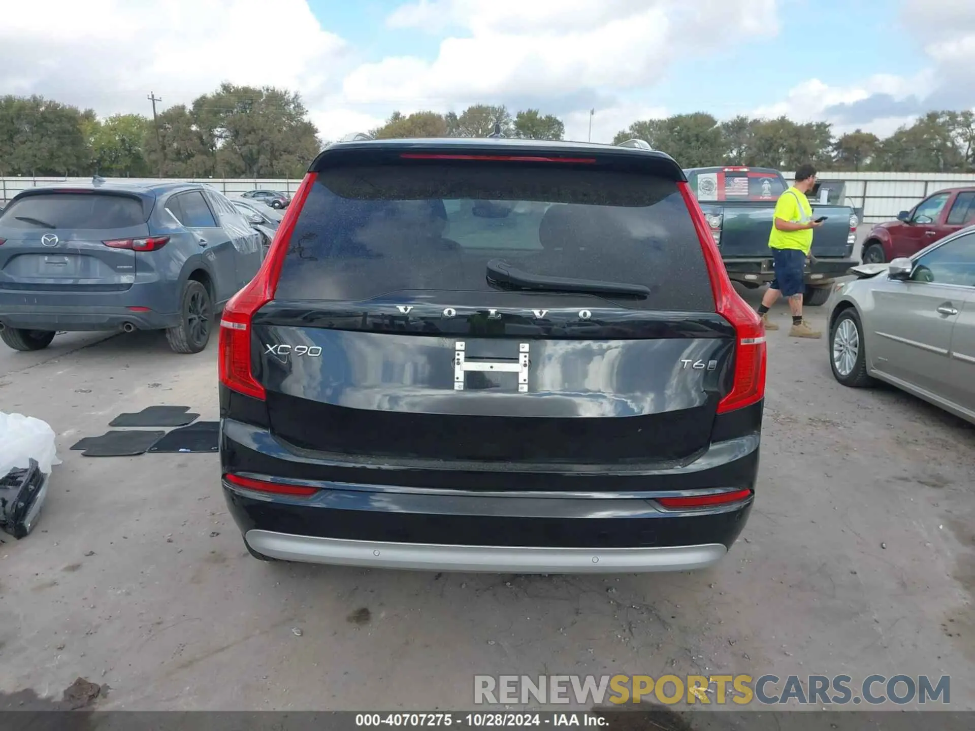 16 Photograph of a damaged car YV4A221K4N1810692 VOLVO XC90 2022