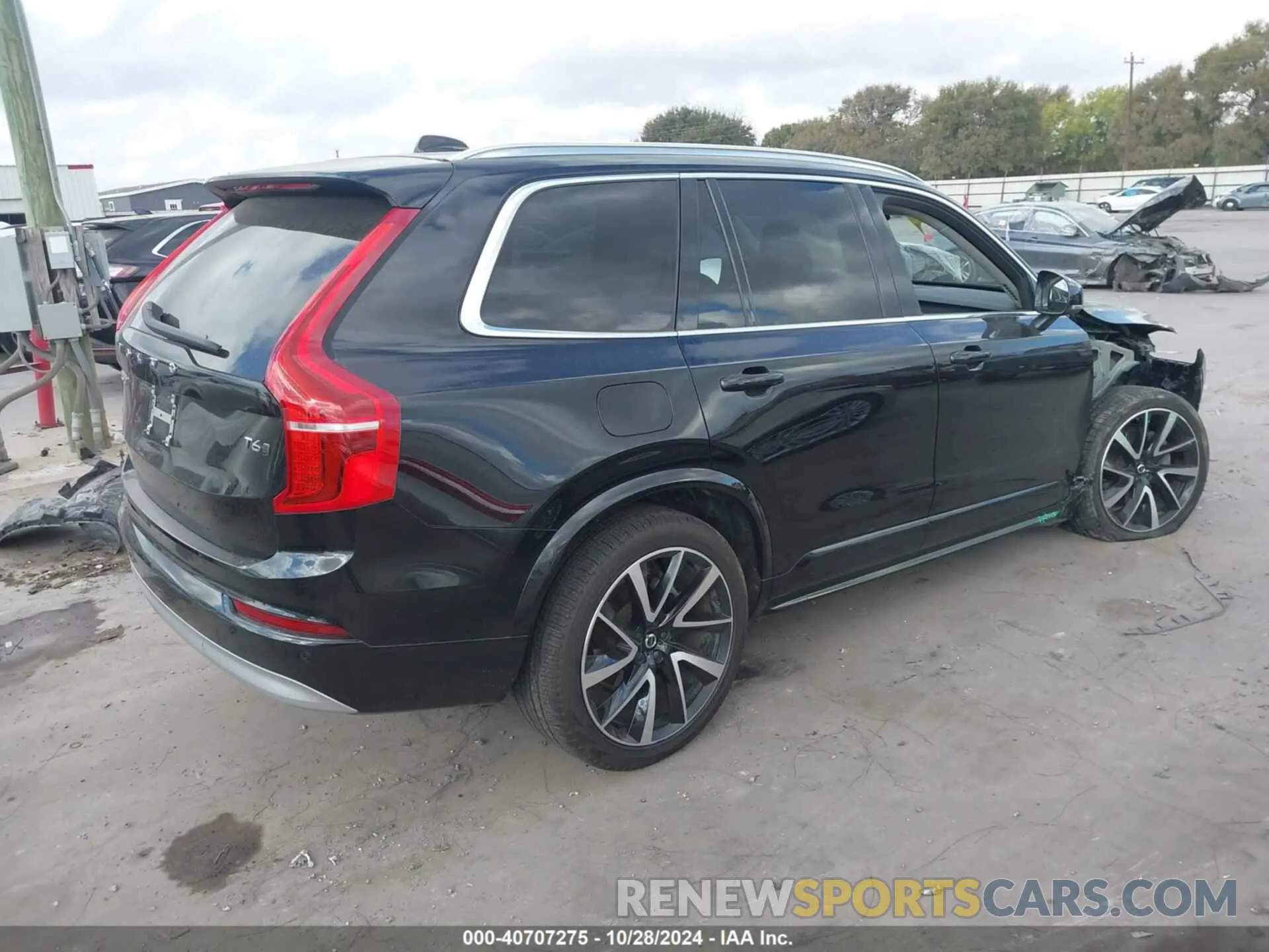 4 Photograph of a damaged car YV4A221K4N1810692 VOLVO XC90 2022
