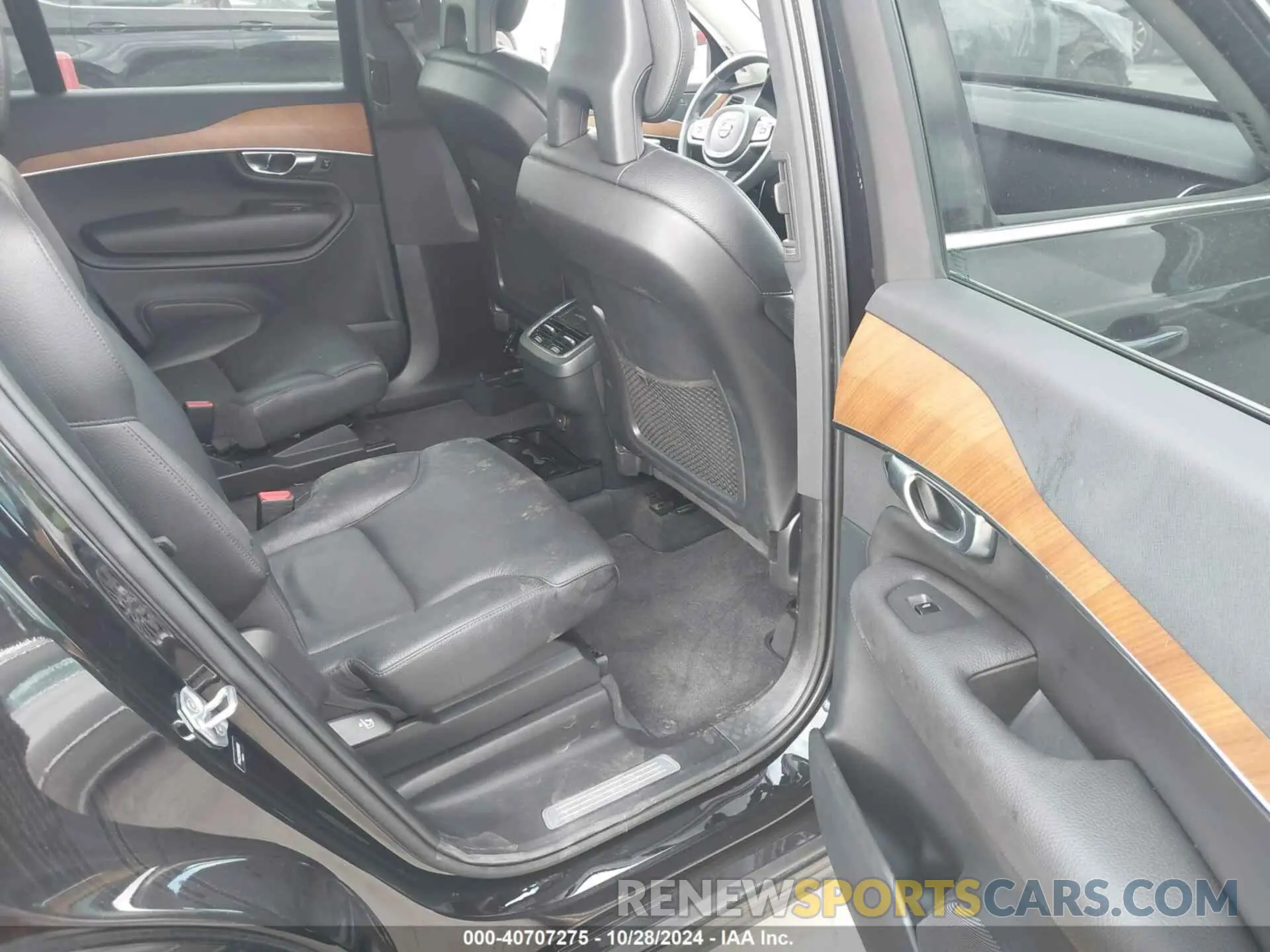 8 Photograph of a damaged car YV4A221K4N1810692 VOLVO XC90 2022