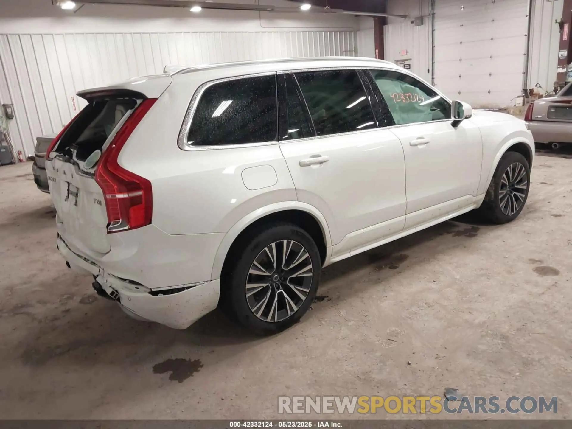 4 Photograph of a damaged car YV4A221KXN1803066 VOLVO XC90 2022
