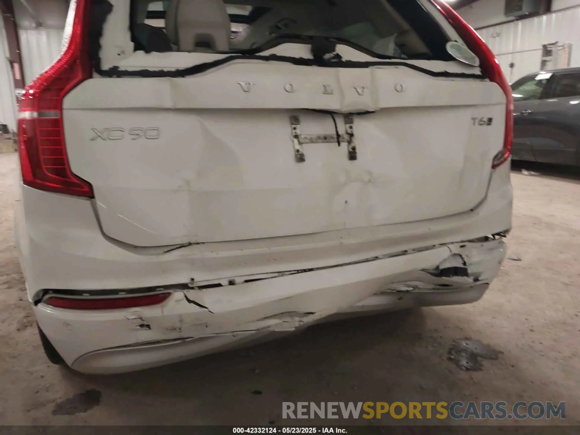 6 Photograph of a damaged car YV4A221KXN1803066 VOLVO XC90 2022