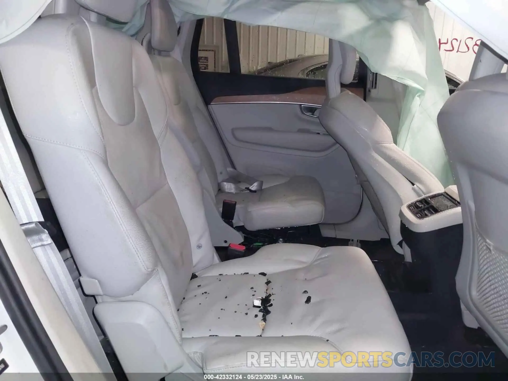 8 Photograph of a damaged car YV4A221KXN1803066 VOLVO XC90 2022