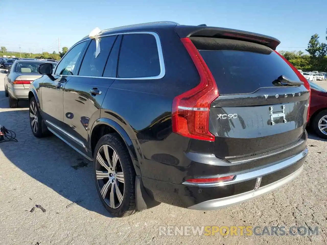 3 Photograph of a damaged car YV4A221L8N1833045 VOLVO XC90 2022