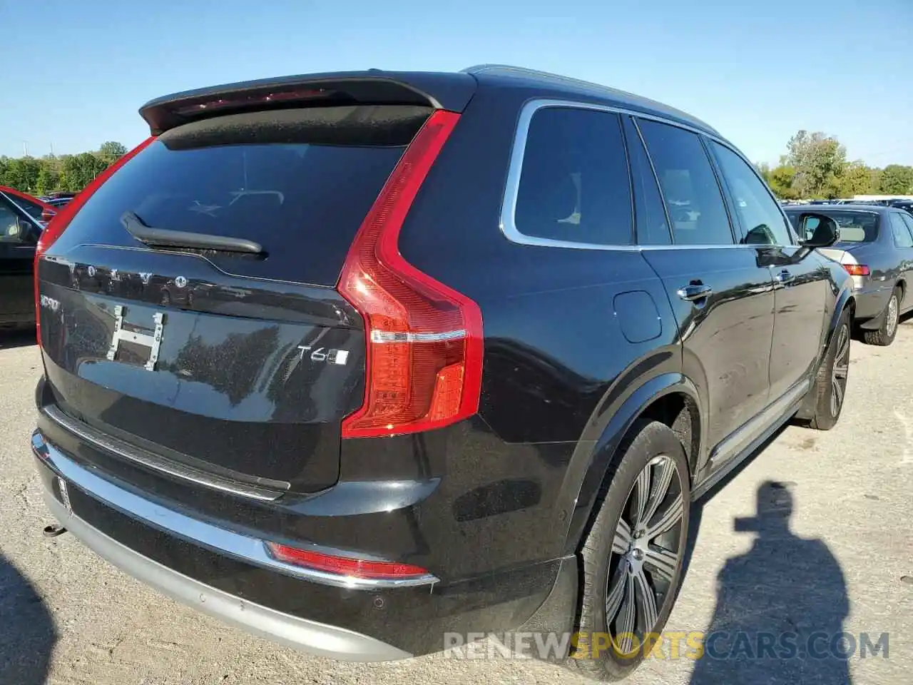 4 Photograph of a damaged car YV4A221L8N1833045 VOLVO XC90 2022