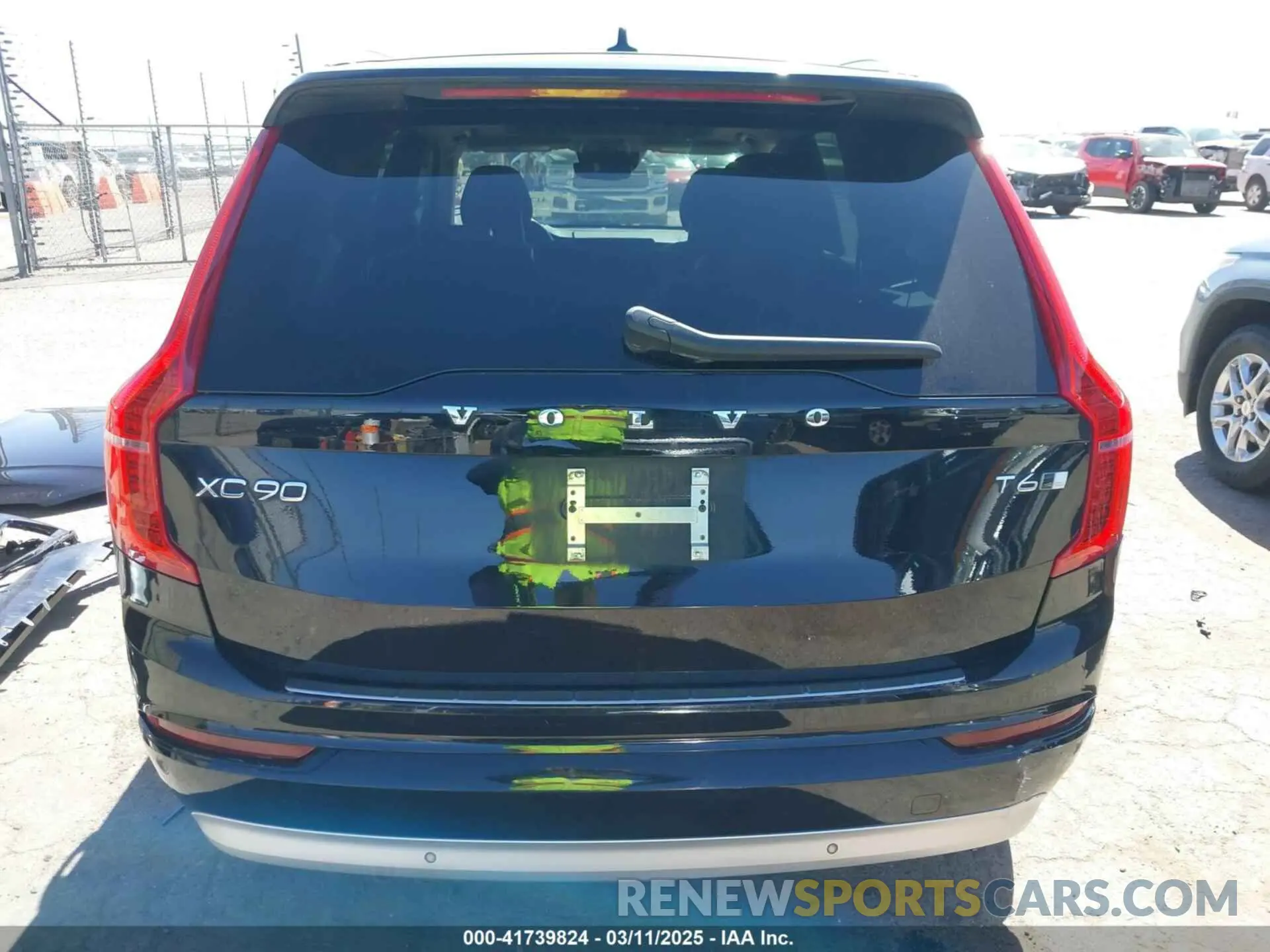 17 Photograph of a damaged car YV4A22PK5N1809624 VOLVO XC90 2022