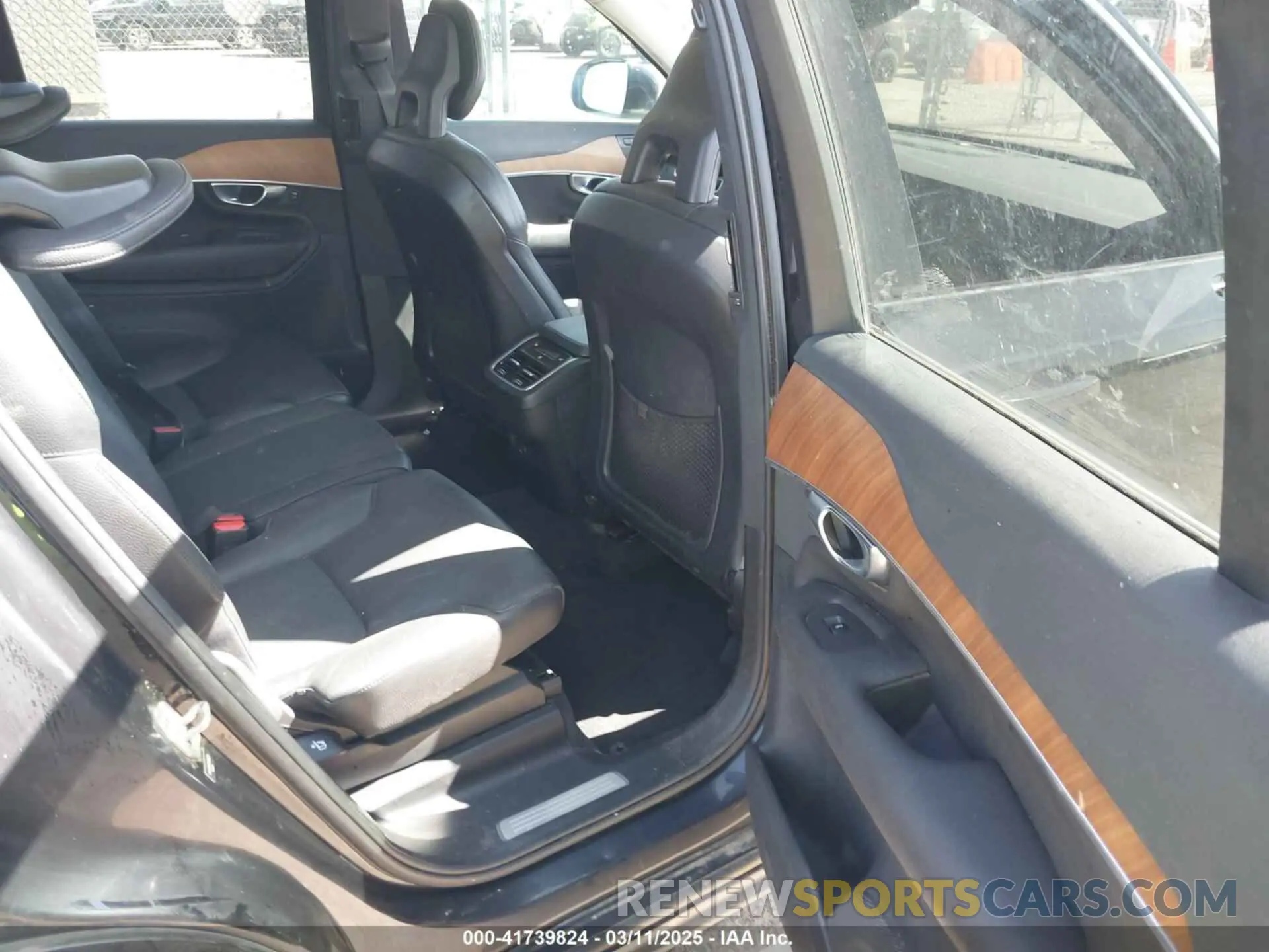 8 Photograph of a damaged car YV4A22PK5N1809624 VOLVO XC90 2022