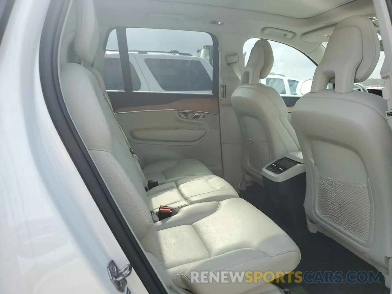 11 Photograph of a damaged car YV4A22PKXN1782789 VOLVO XC90 2022