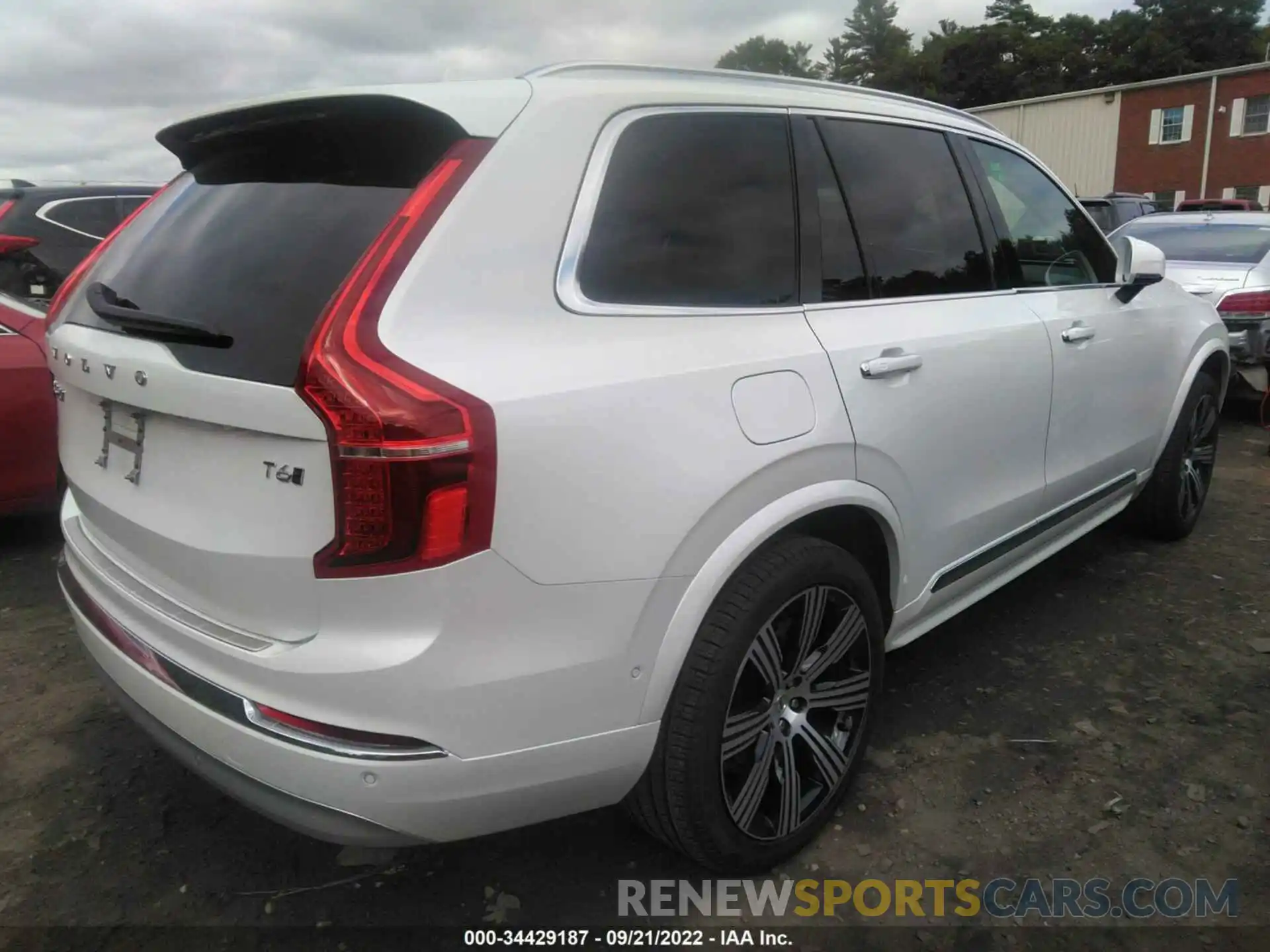 4 Photograph of a damaged car YV4A22PL5N1787522 VOLVO XC90 2022