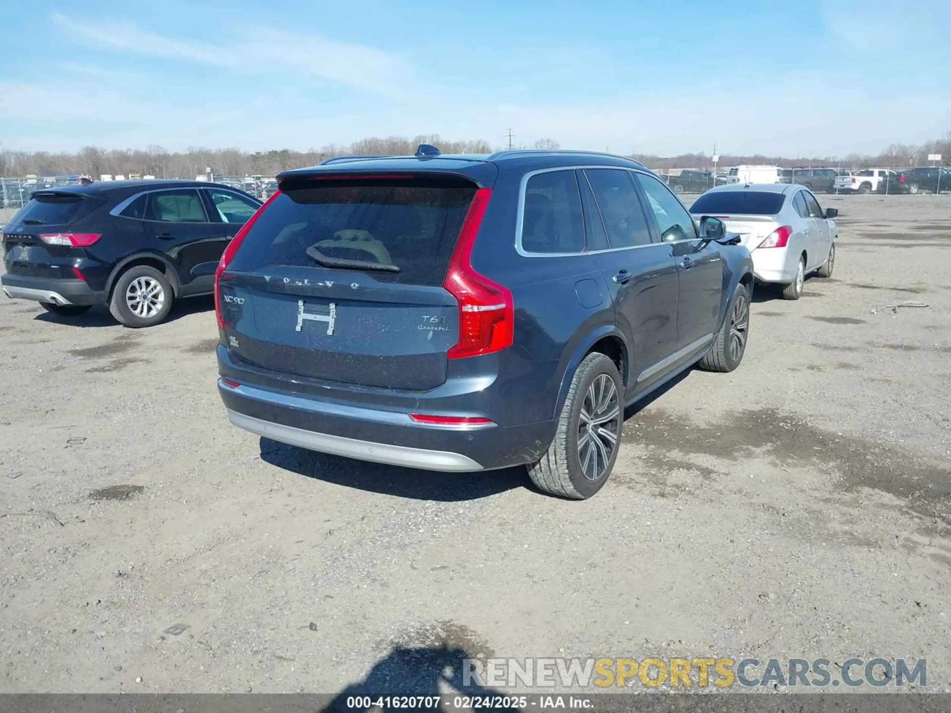 4 Photograph of a damaged car YV4A22PL6N1862616 VOLVO XC90 2022